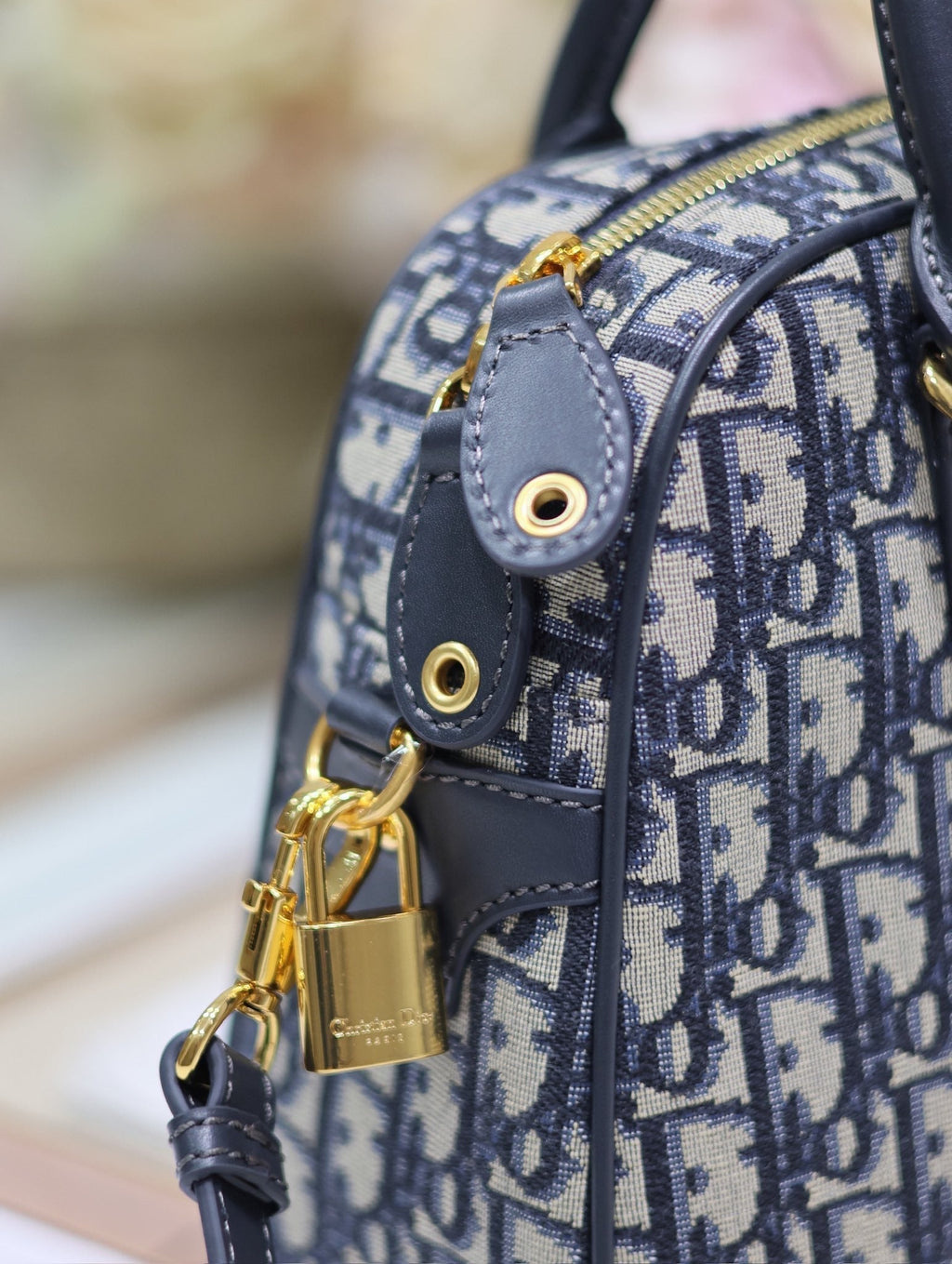 ミディアム 31 D-VIBE ボウリングバッグ（ブルーモノグラム オブリーク ジャカード）