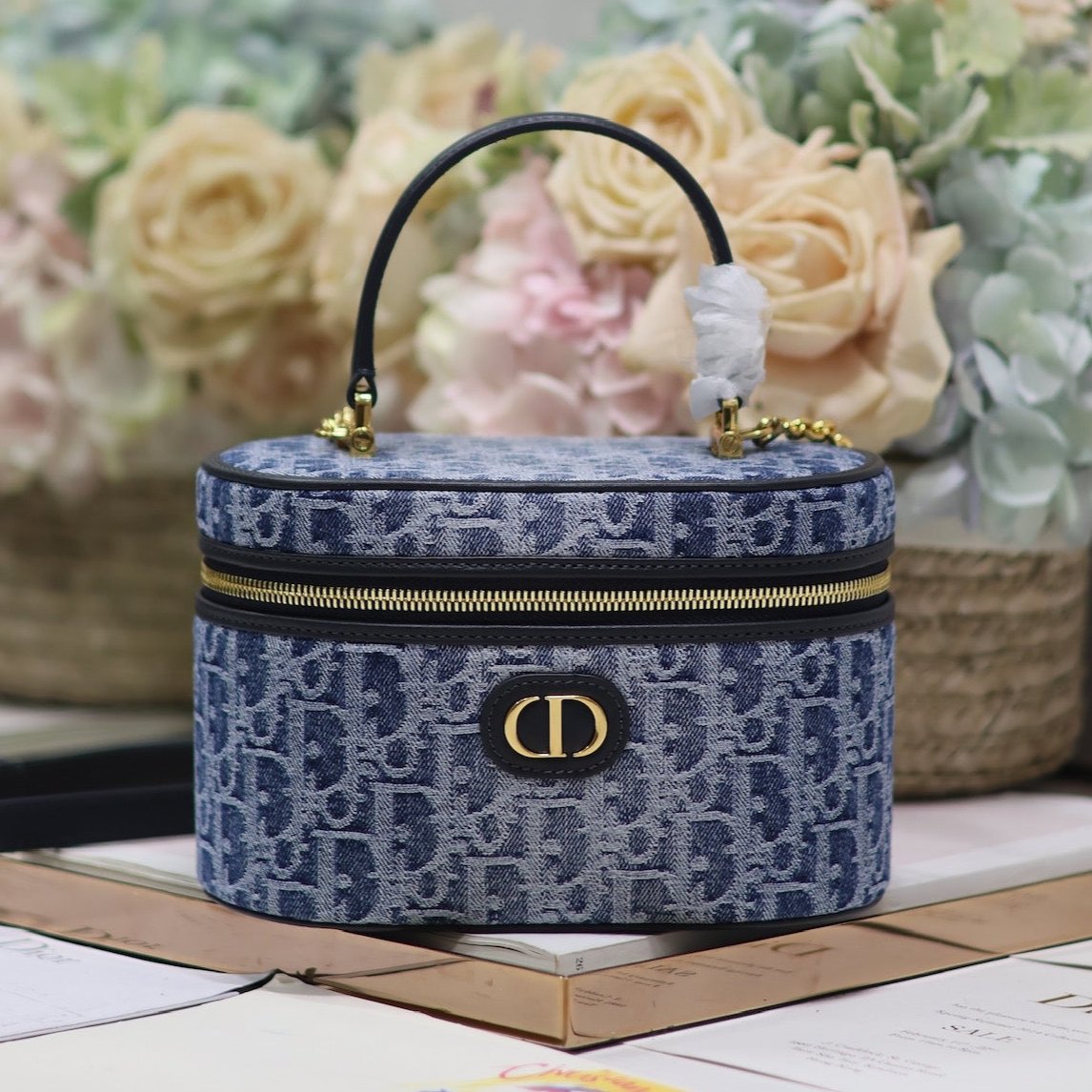 CARO スモール 20 バニティケース（セルリアンブルー モノグラムデニム）