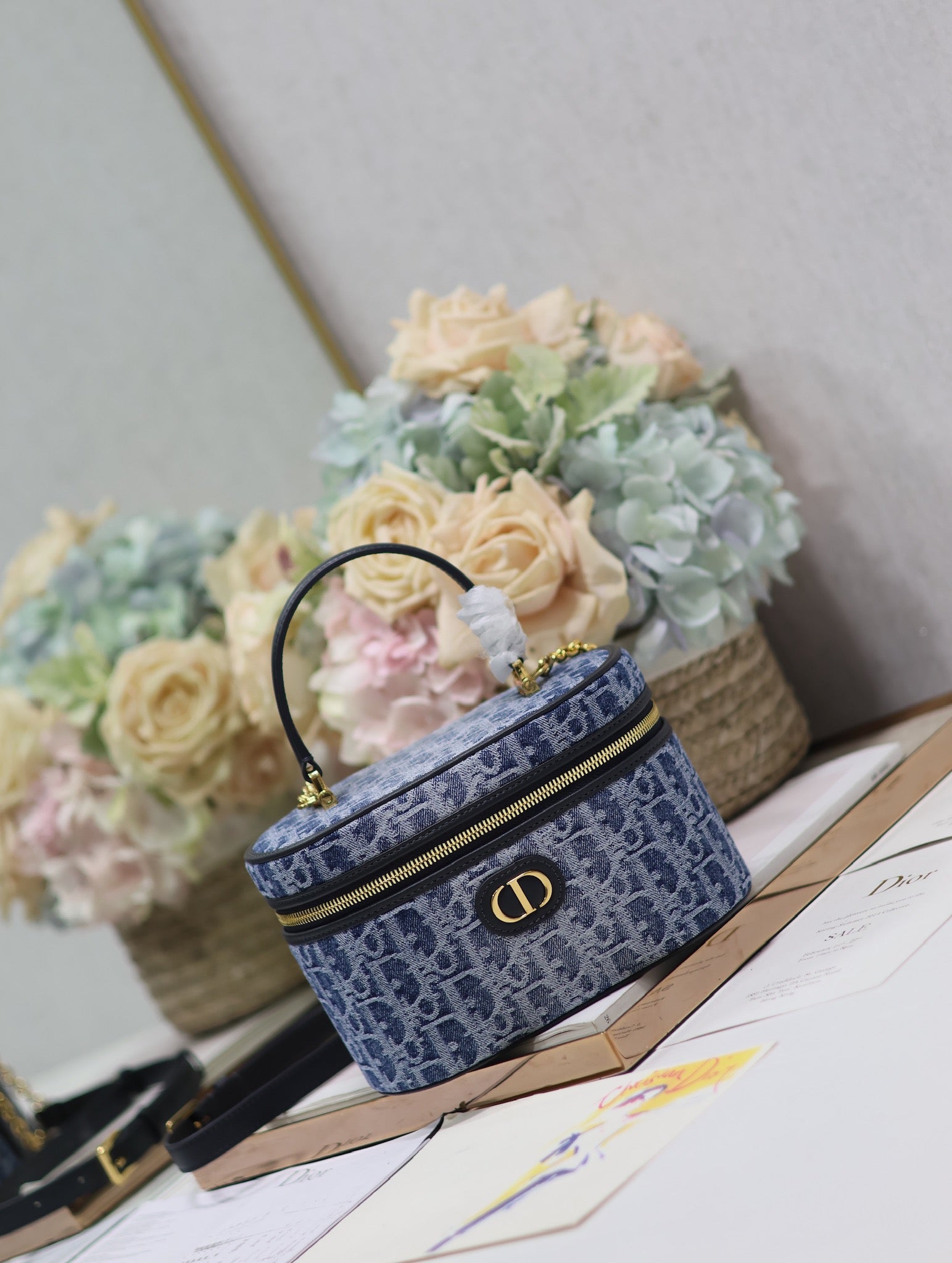 CARO スモール 20 バニティケース（セルリアンブルー モノグラムデニム）