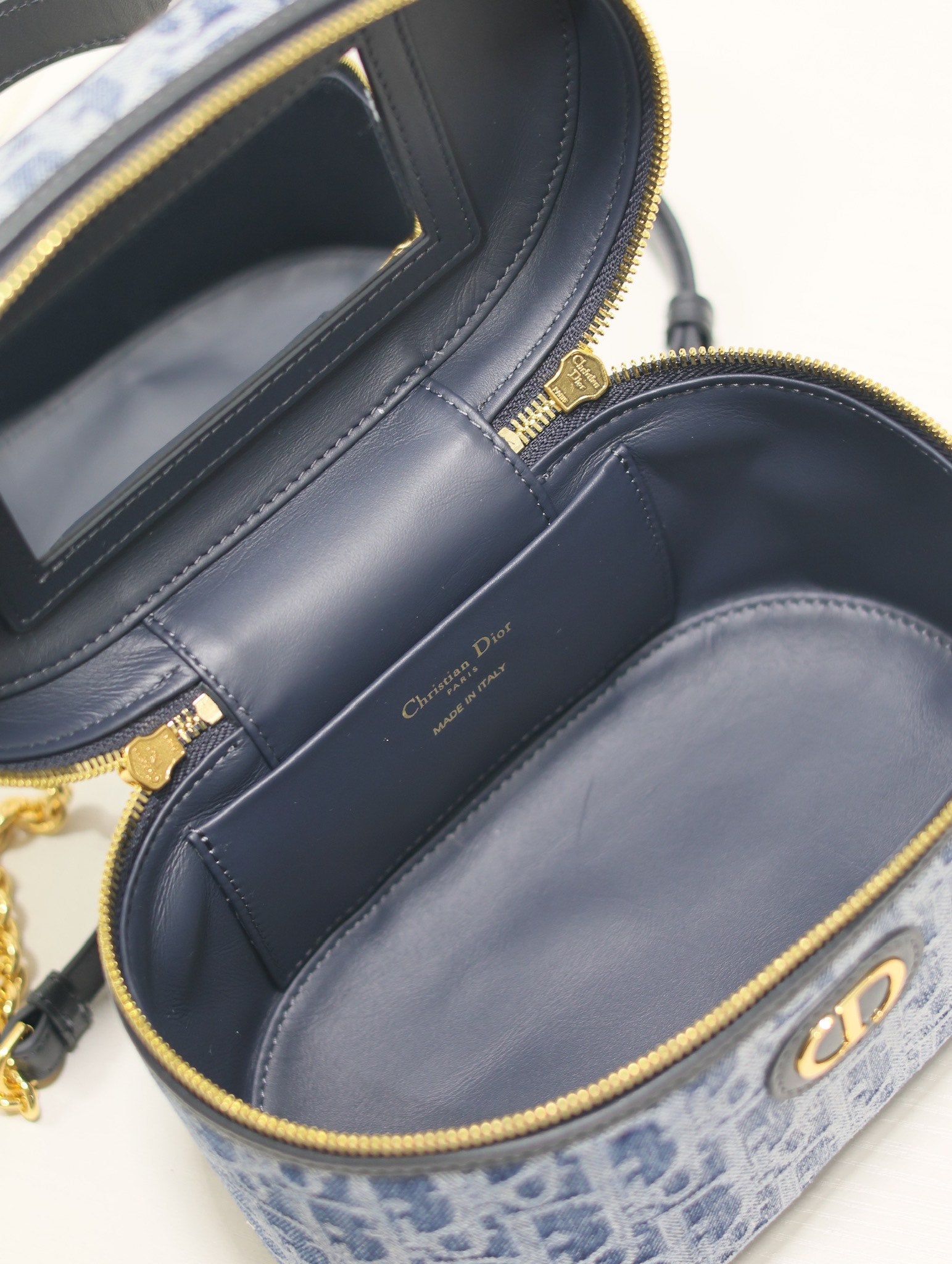 CARO スモール 20 バニティケース（セルリアンブルー モノグラムデニム）