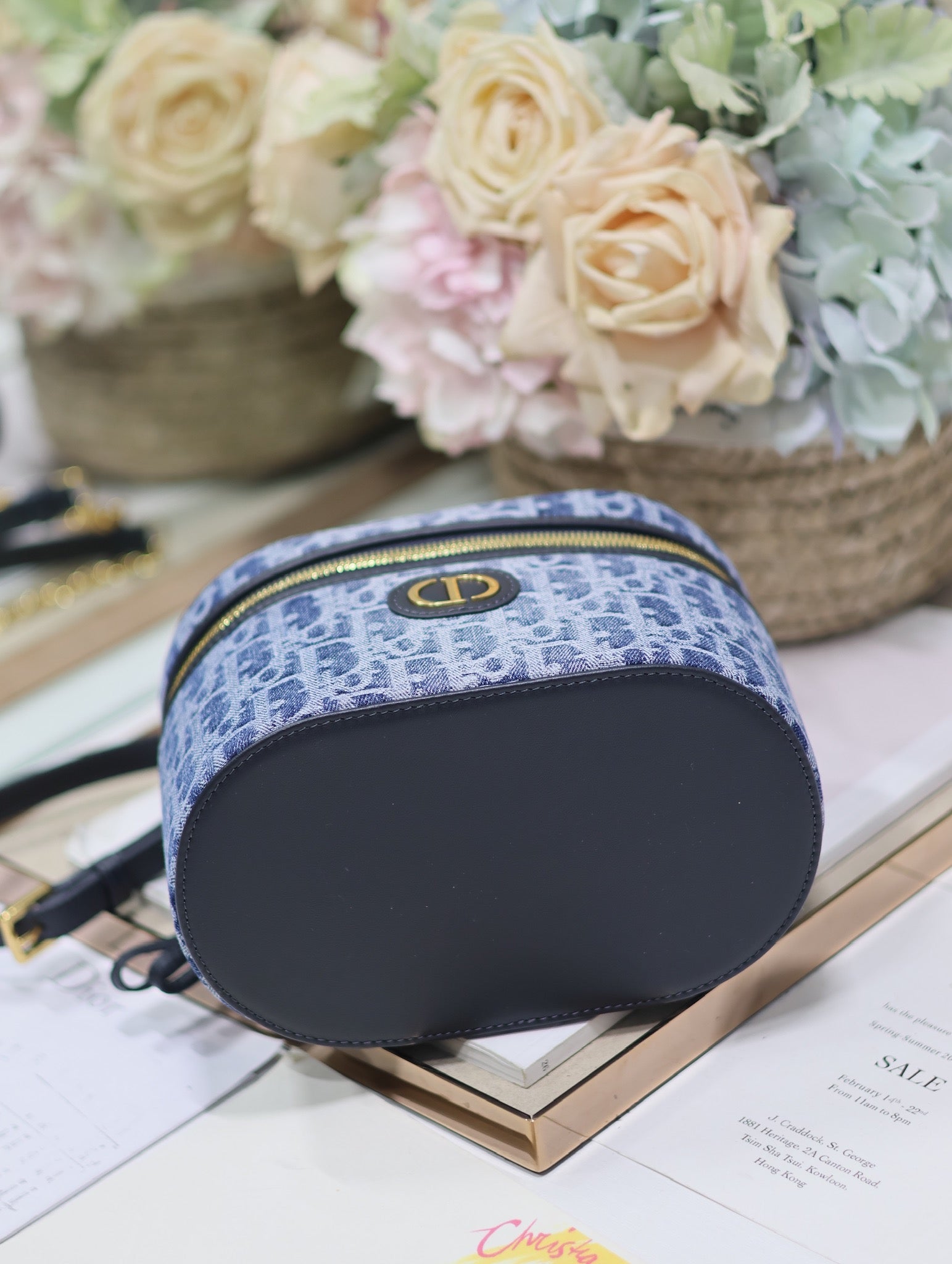 CARO スモール 20 バニティケース（セルリアンブルー モノグラムデニム）