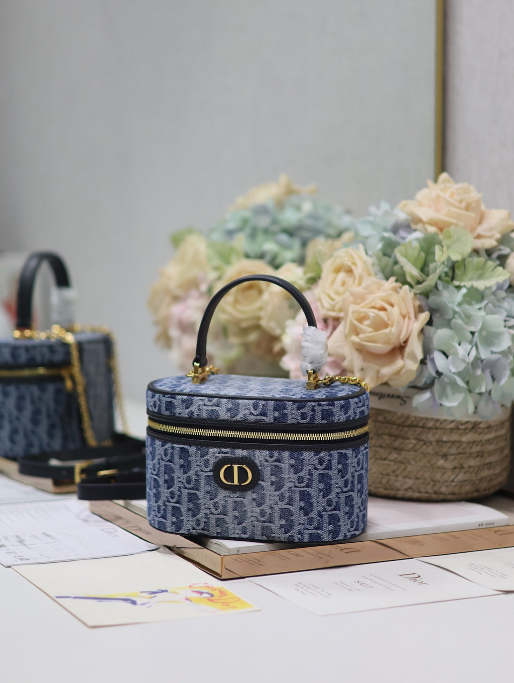 CARO スモール 20 バニティケース（セルリアンブルー モノグラムデニム）