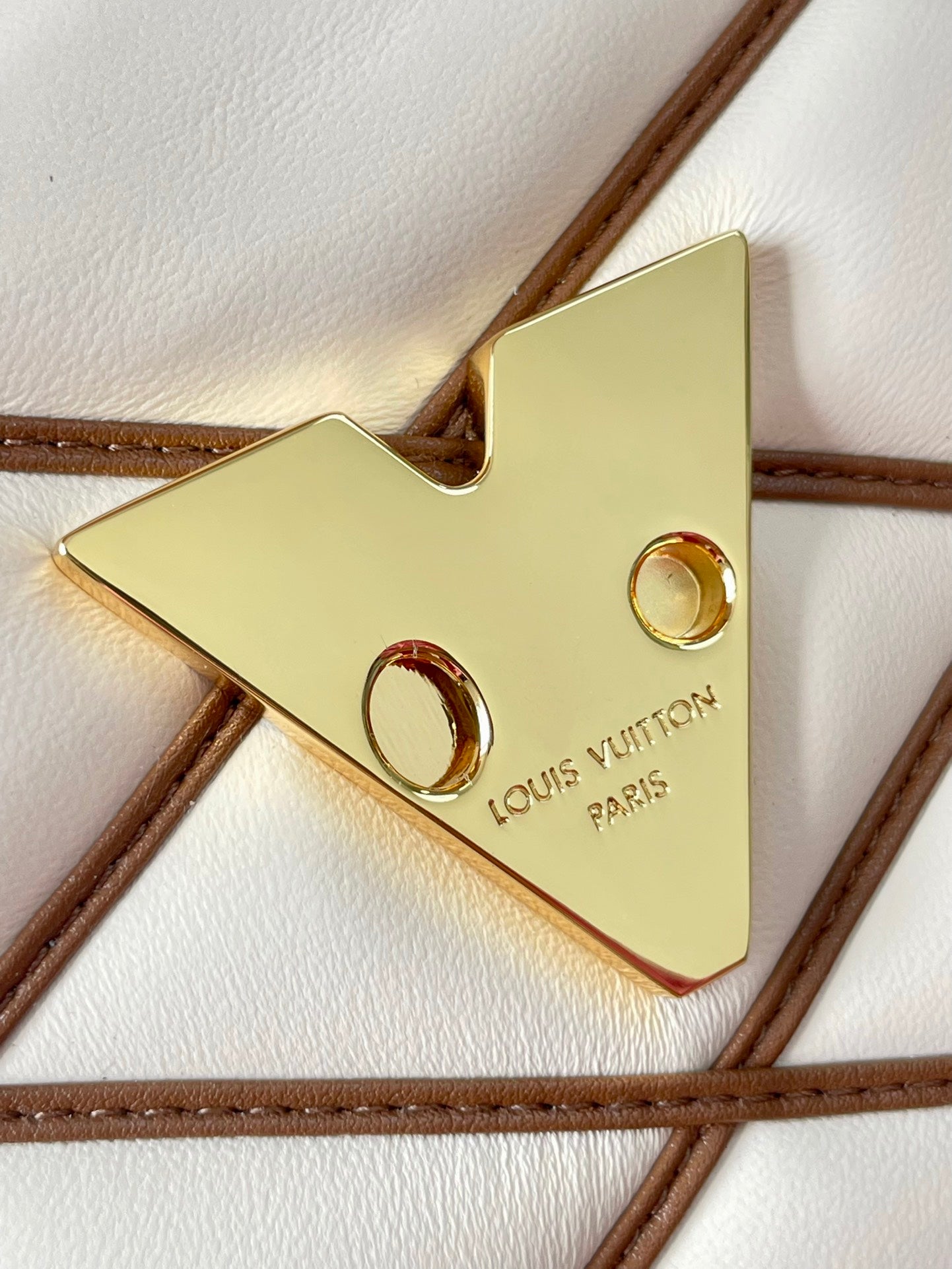 GO-14 MM 23インチ ホワイト ブラウン キルティング ラムスキン ゴールドハードウェア