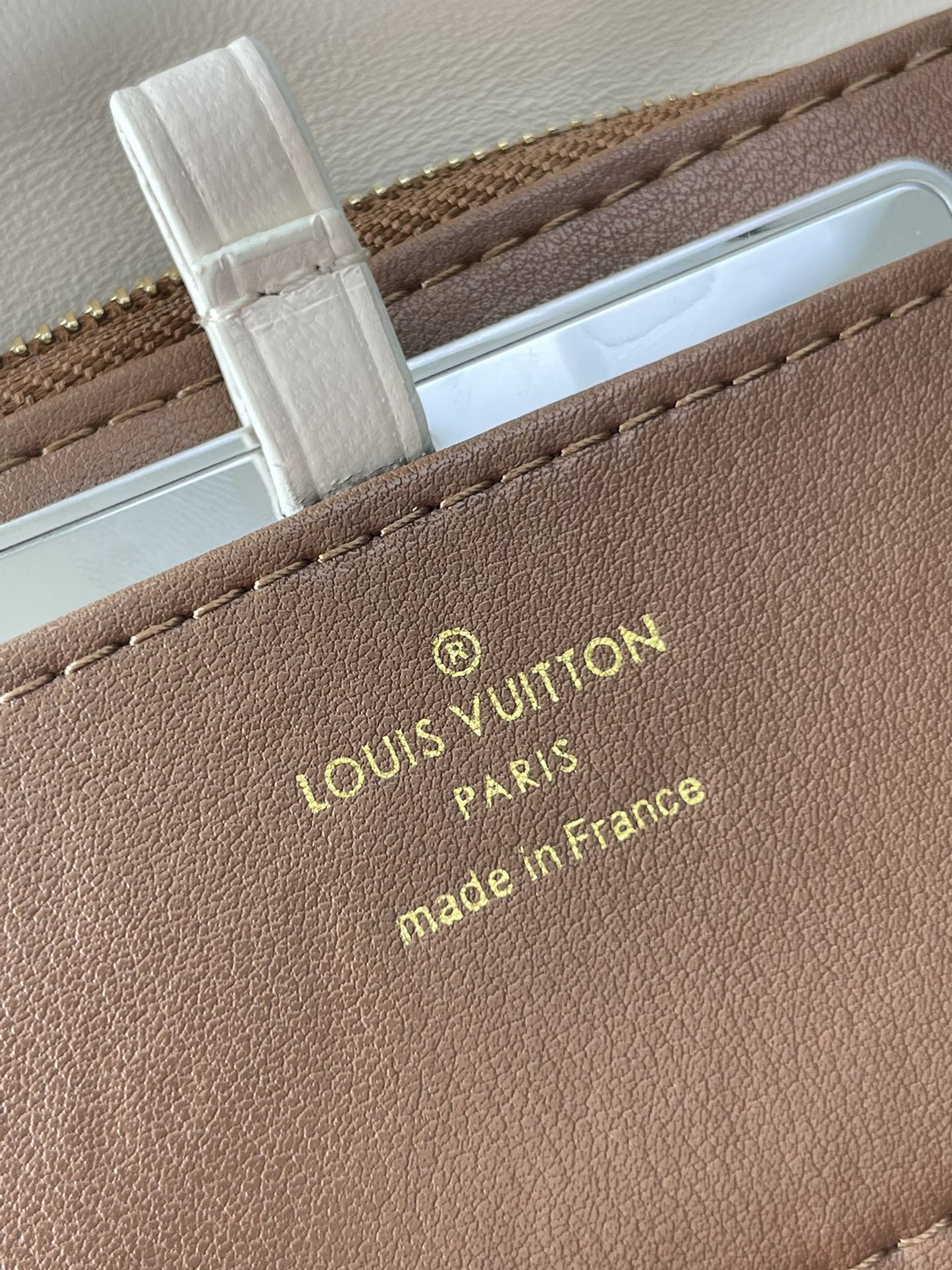 GO-14 MM 23インチ ホワイト ブラウン キルティング ラムスキン ゴールドハードウェア