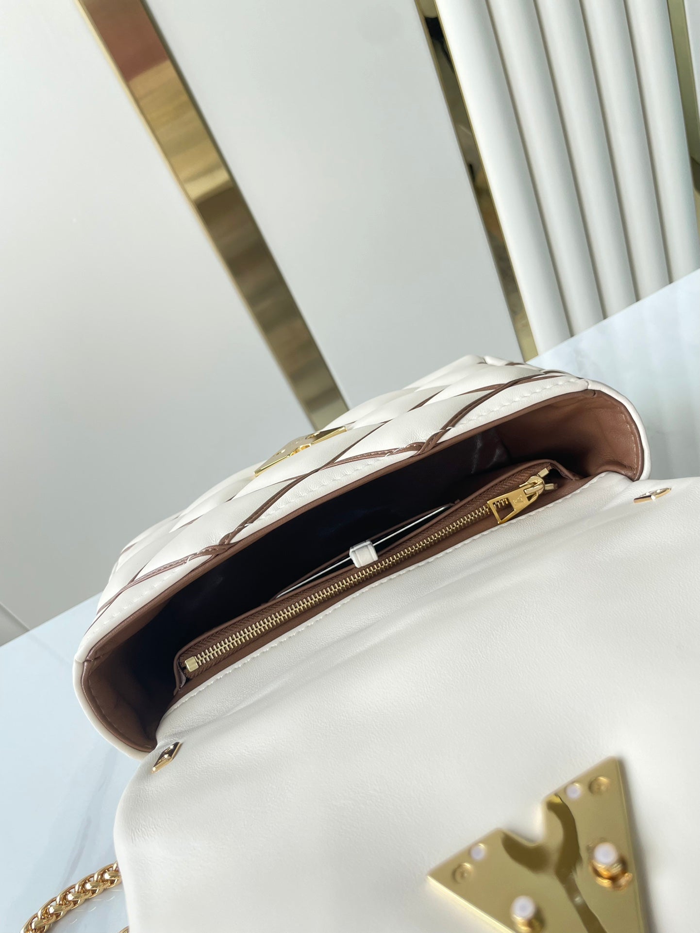 GO-14 MM 23インチ ホワイト ブラウン キルティング ラムスキン ゴールドハードウェア