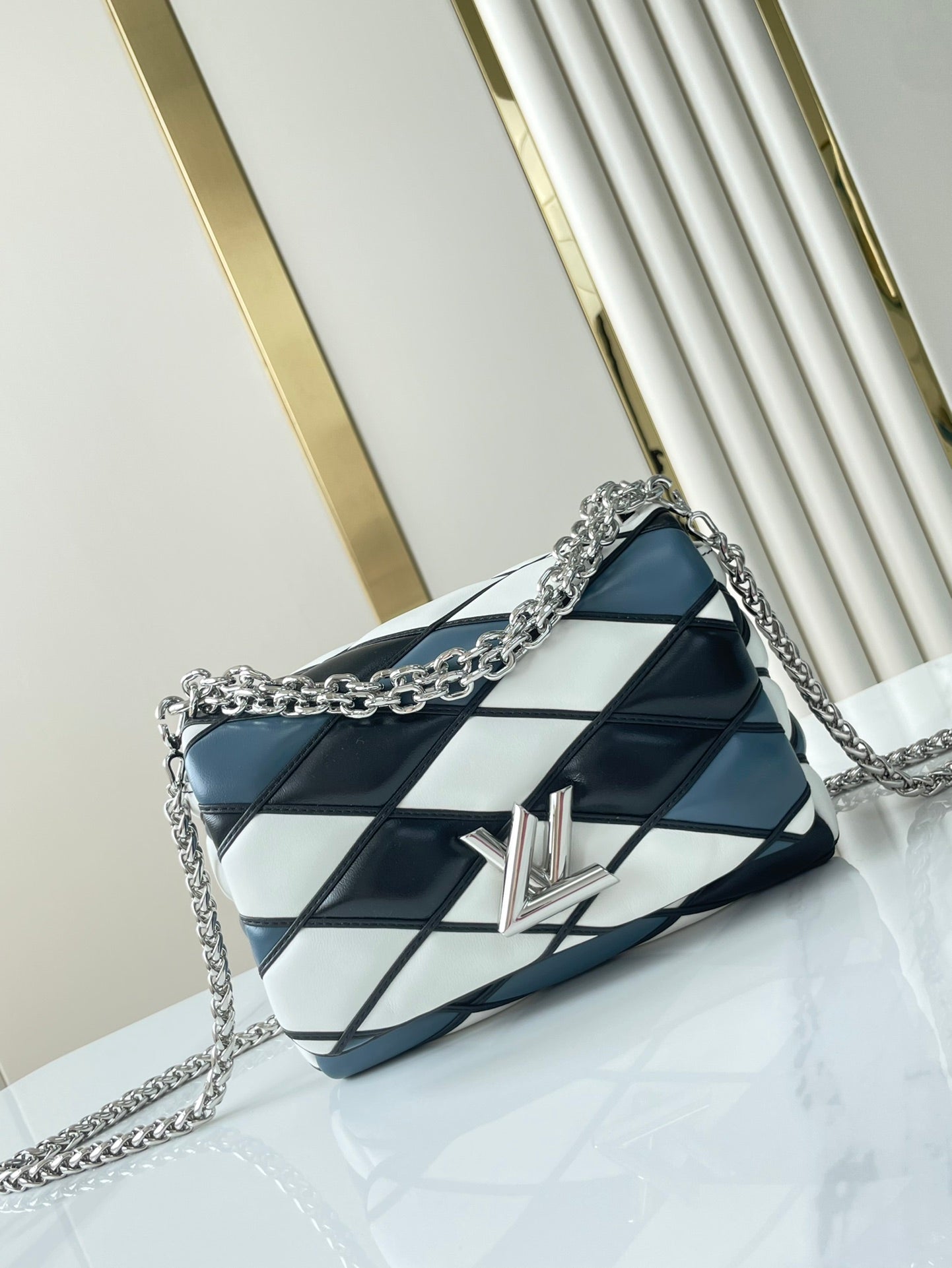 GO-14 MM 23インチ ホワイト ブラック ミックス スチール ブルー キルティング ラムスキン シルバー ハードウェア