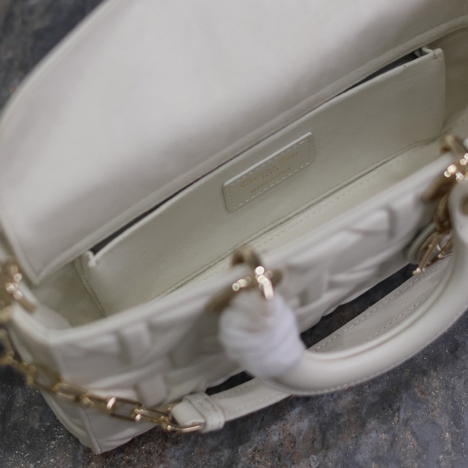 レディD-ジョイバッグ 26インチ ホワイト グラフィック カナージュ カーフスキン ペールゴールド仕上げ メタルチャーム