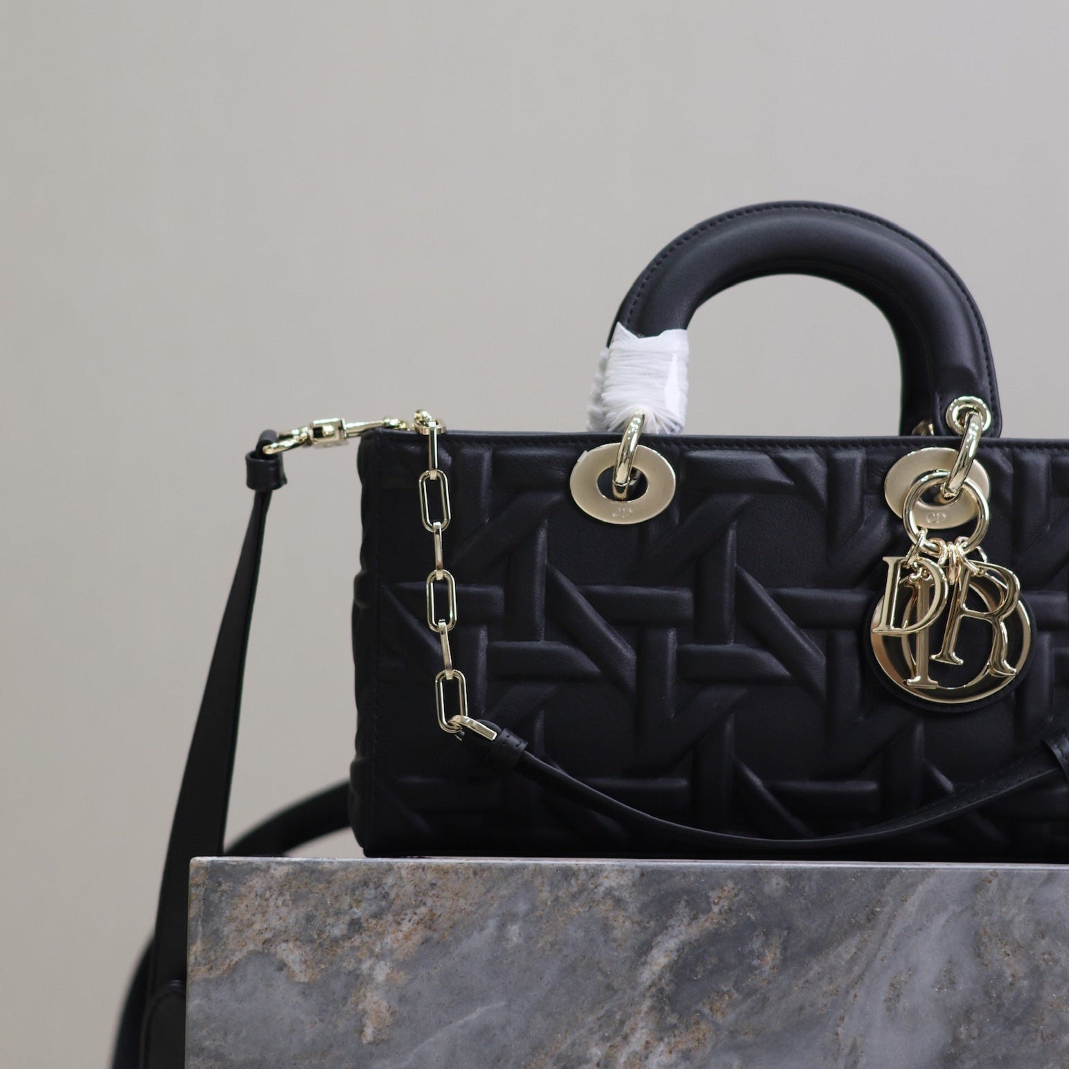 レディD-ジョイバッグ 26インチ ブラック グラフィック カナージュ カーフスキン ペールゴールド仕上げ メタルチャーム