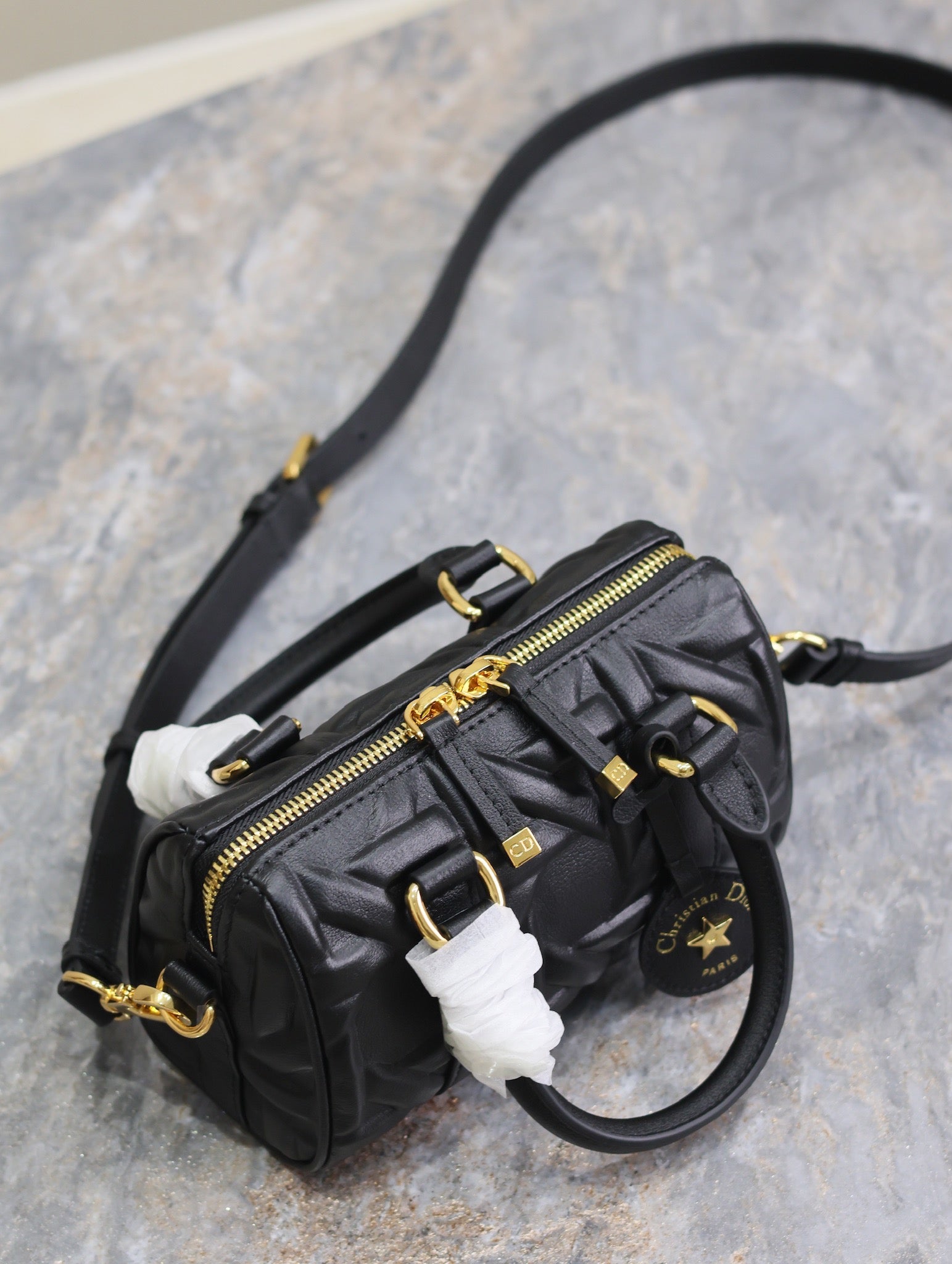 MINI GROOVE BAG 16 IN BLACK MACROCANNAGE CALFSKIN WITH GOLD HARDWARE