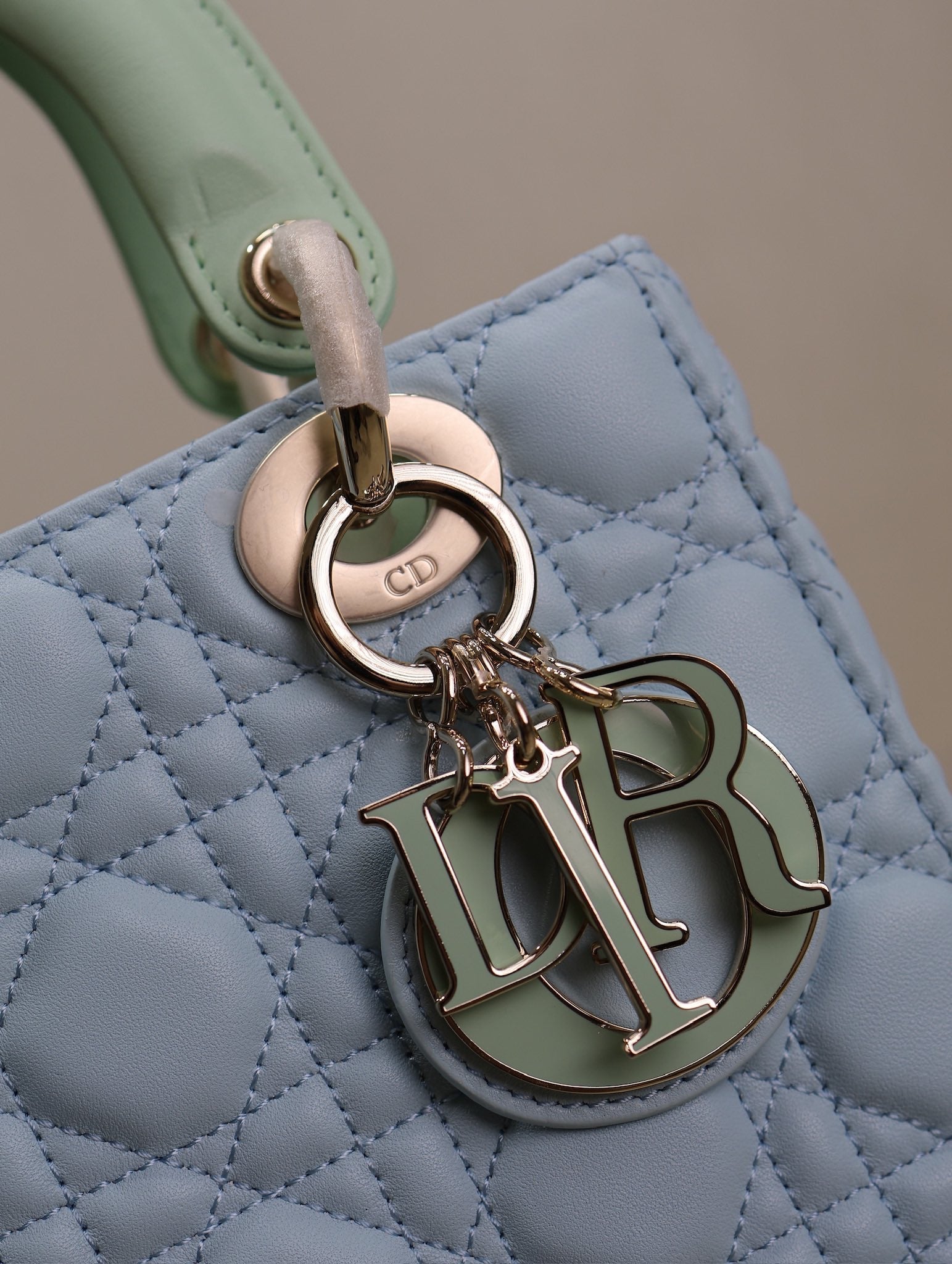 MEDIUM LADY BAG 20 IN BABY BLUE QUILTED MACROCANNAGE CALFSKIN GREEN STRAP