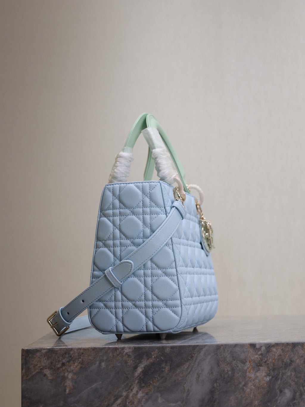 LADY BAG 24 IN BABY BLUE QUILTED MACROCANNAGE CALFSKIN GREEN STRAP
