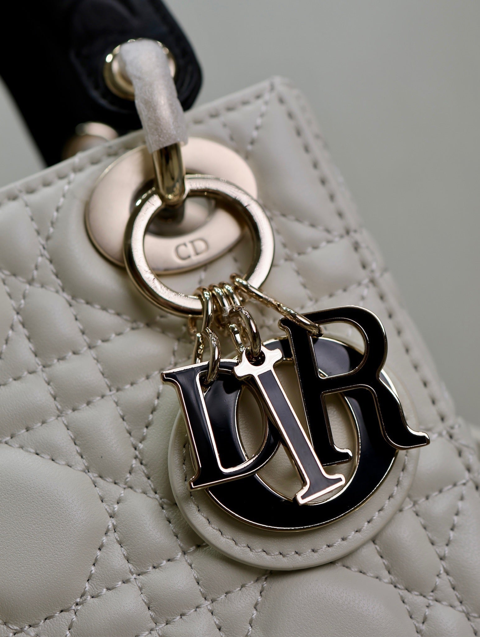 MINI LADY BAG 17 IN WHITE QUILTED MACROCANNAGE CALFSKIN BLACK STRAP