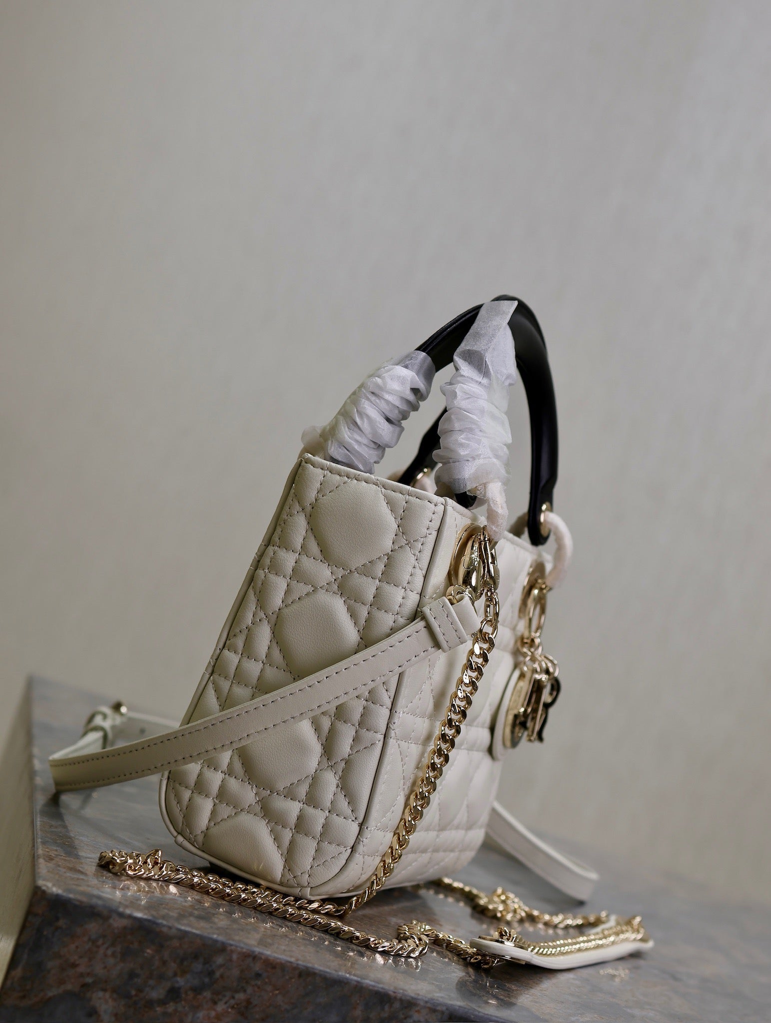MINI LADY BAG 17 IN WHITE QUILTED MACROCANNAGE CALFSKIN BLACK STRAP