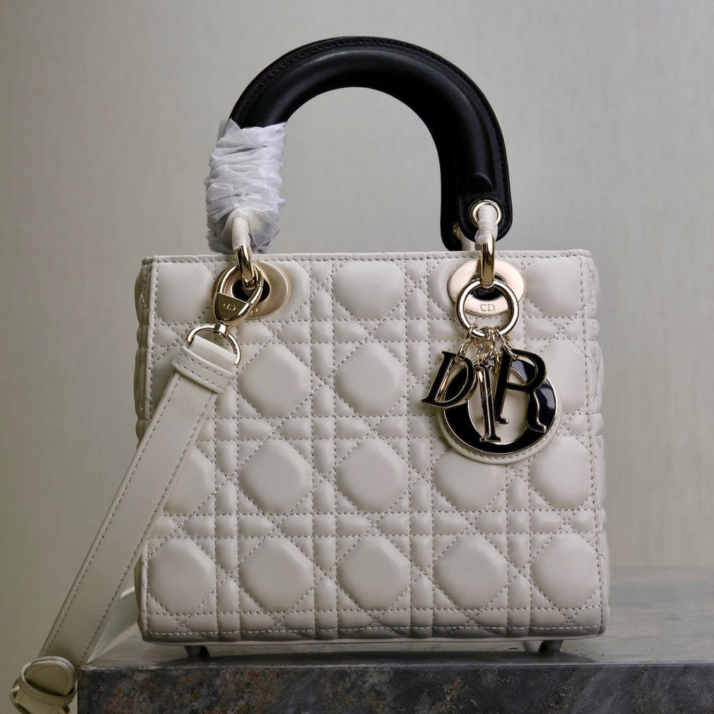 LADY BAG 20 IN WHITE QUILTED MACROCANNAGE CALFSKIN BLACK STRAP