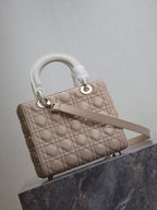 MEDIUM LADY BAG 24 IN POWDER BEIGE QUILTED MACROCANNAGE CALFSKIN METAL CHARM