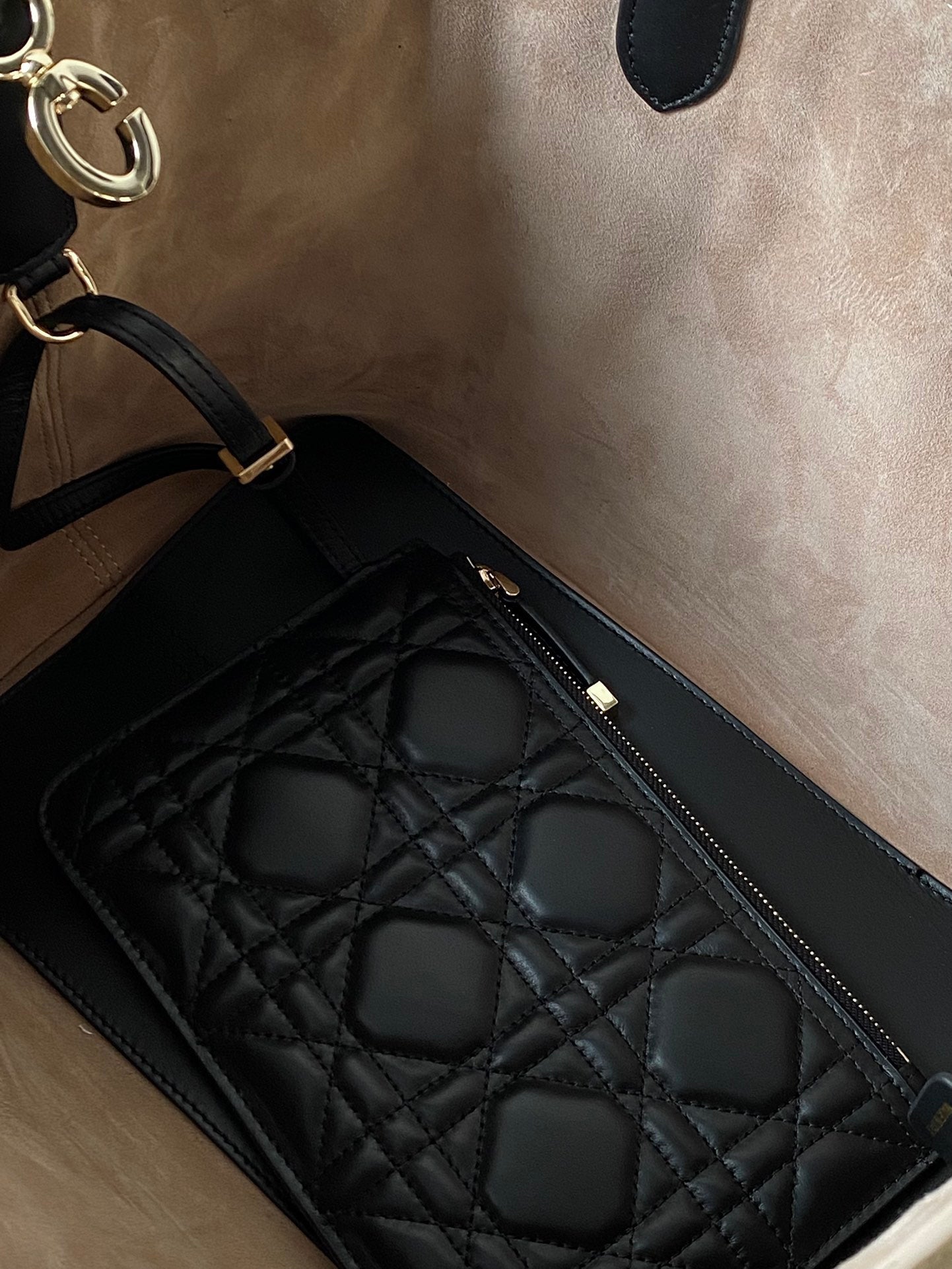 MEDIUM TOUJOURS BAG 28 IN BEIGE CANNAGE CALFSKIN BLACK STRAP