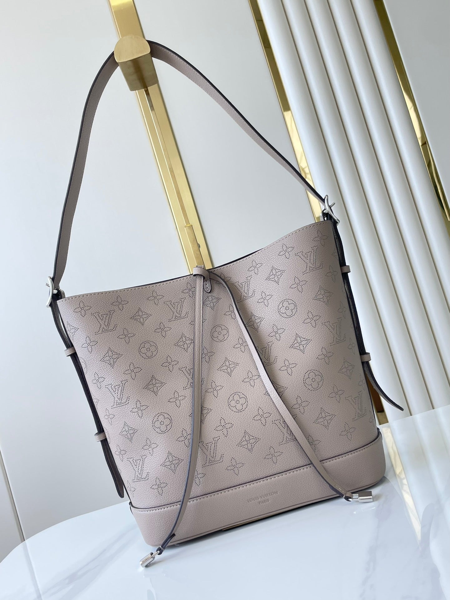 フロール 28 IN ガレット パーフォレーテッドカーフスキン