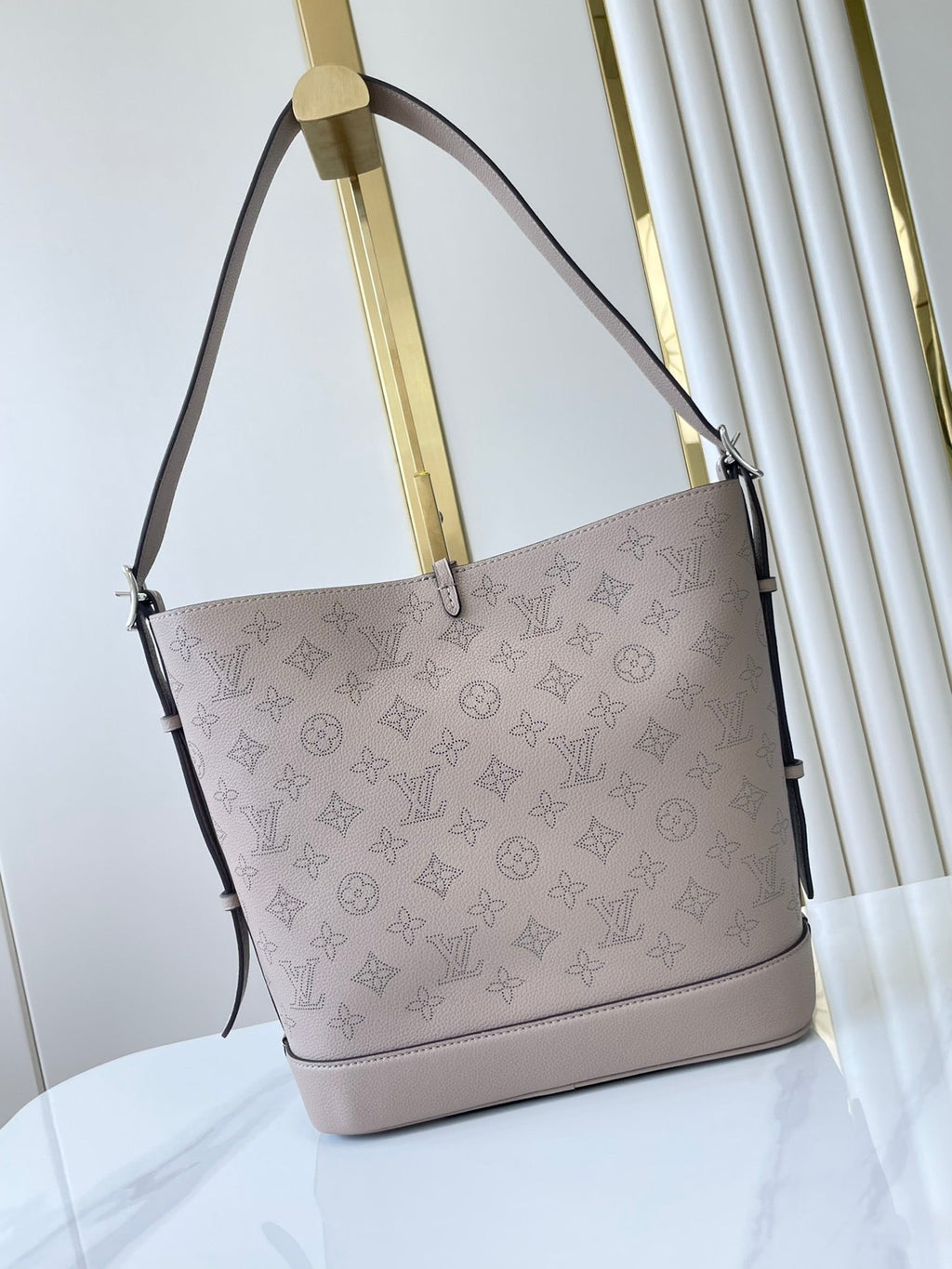 フロール 28 IN ガレット パーフォレーテッドカーフスキン