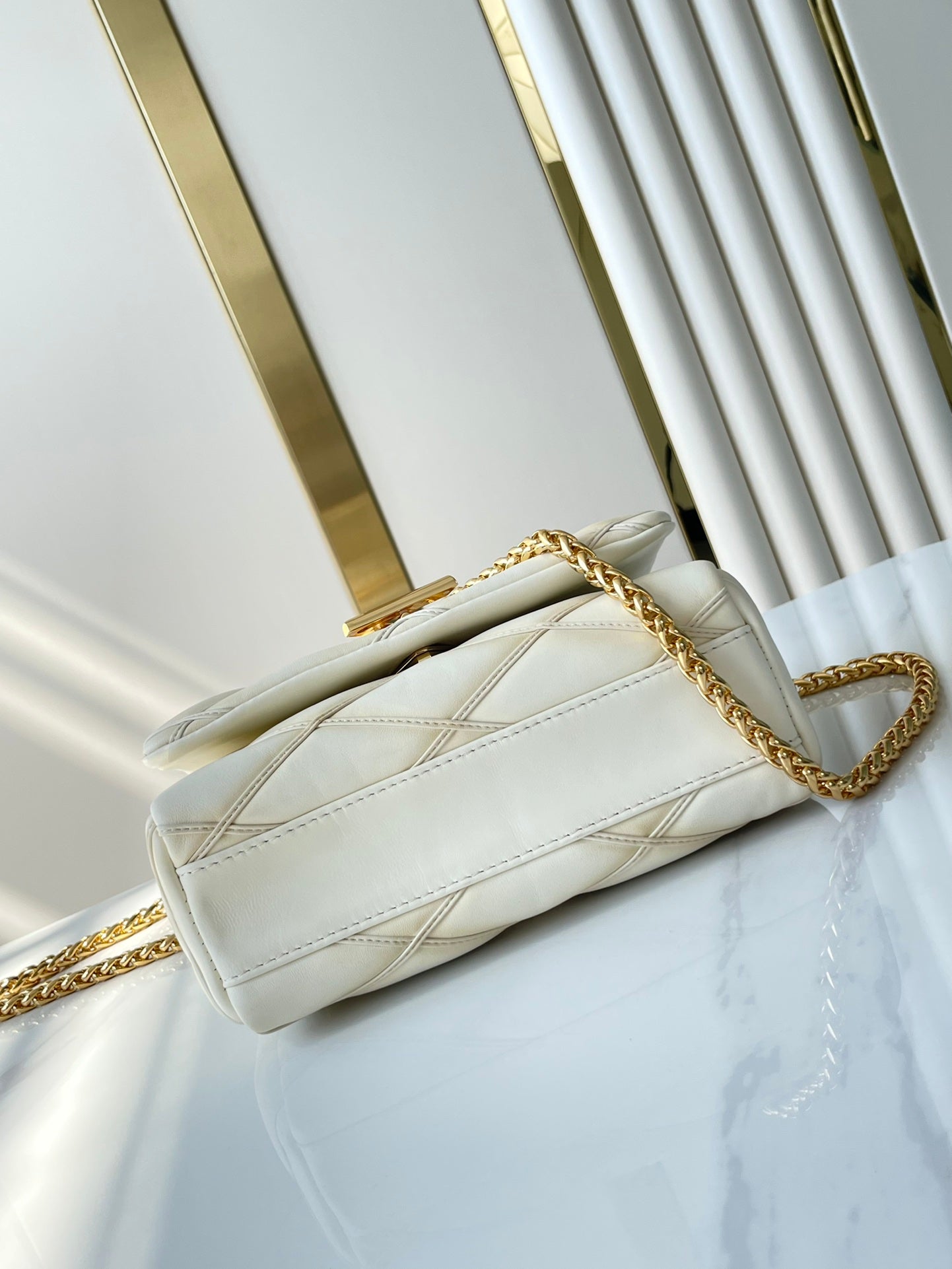 GO-14 PM 20インチ クリーム キルティング ラムスキン ゴールドハードウェア