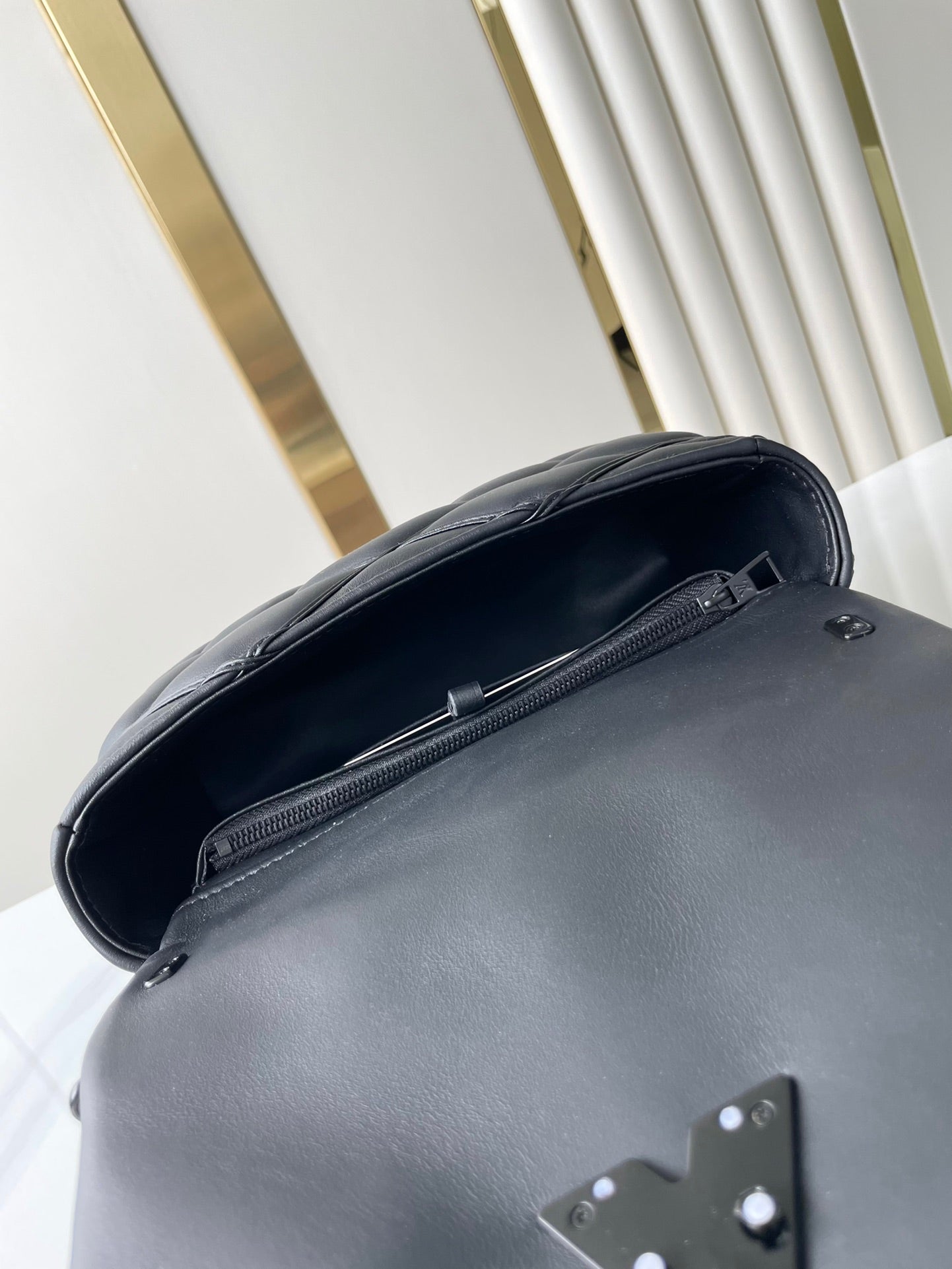 GO-14 MM 23インチ ブラック キルティング ラムスキン ブラックハードウェア