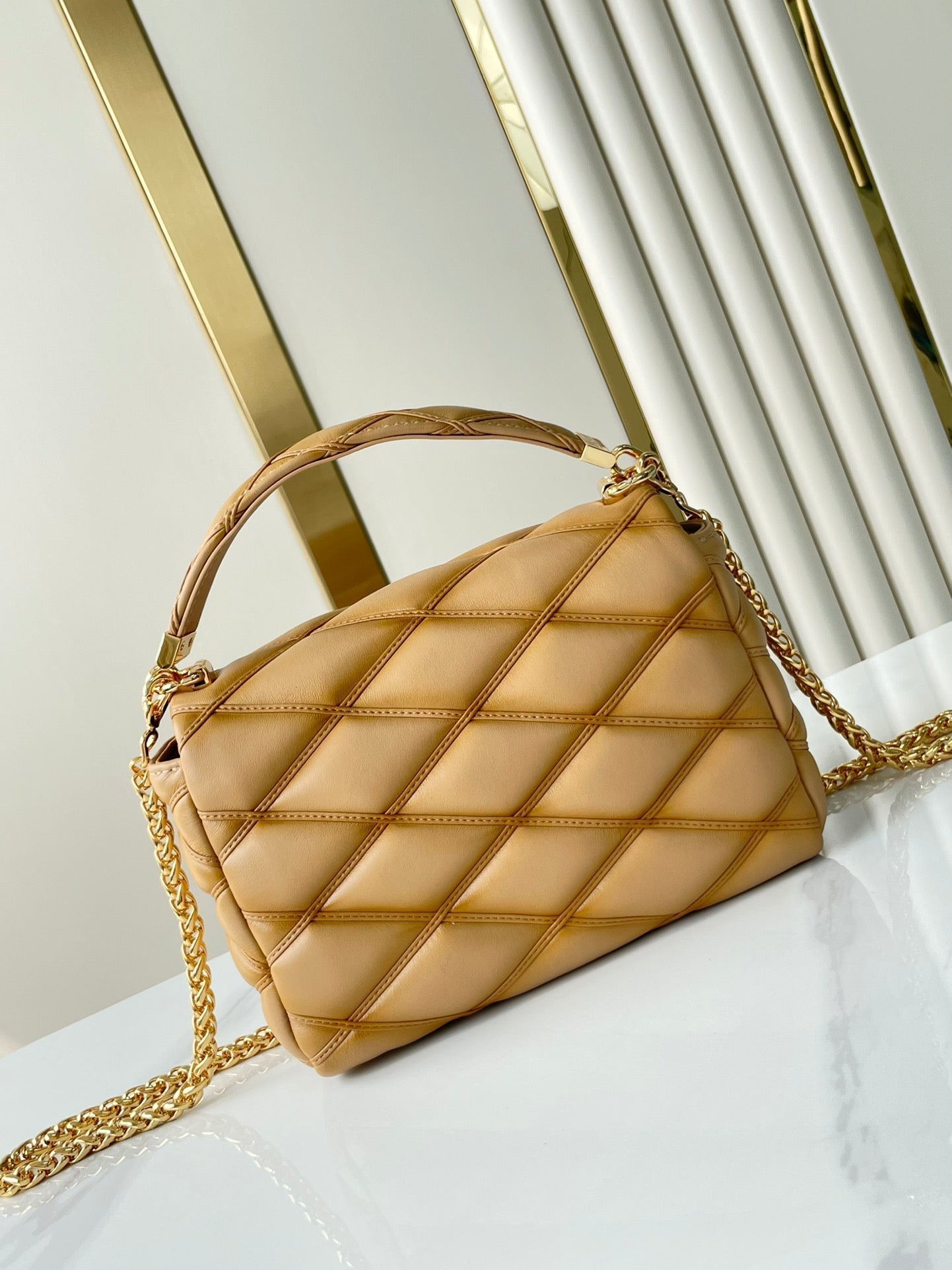 GO-14 PM 20インチ ライトフォーンキルティングラムスキン ゴールドハードウェア