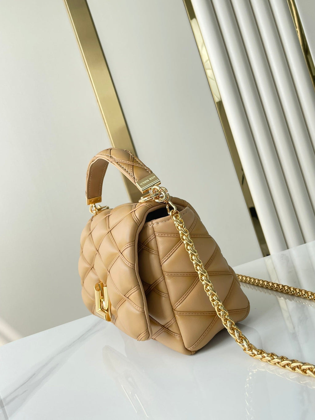 GO-14 PM 20インチ ライトフォーンキルティングラムスキン ゴールドハードウェア