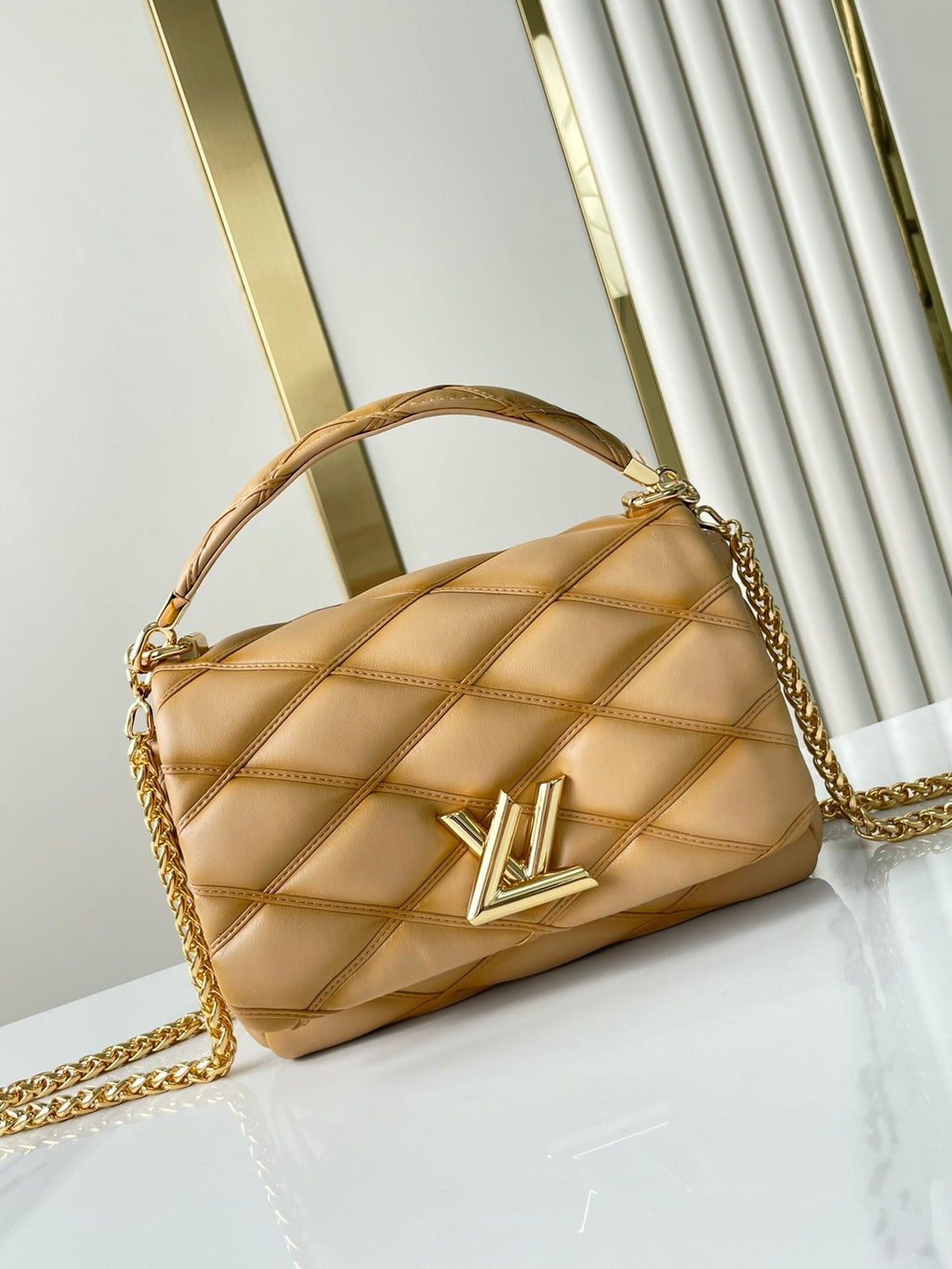 GO-14 PM 20インチ ライトフォーンキルティングラムスキン ゴールドハードウェア