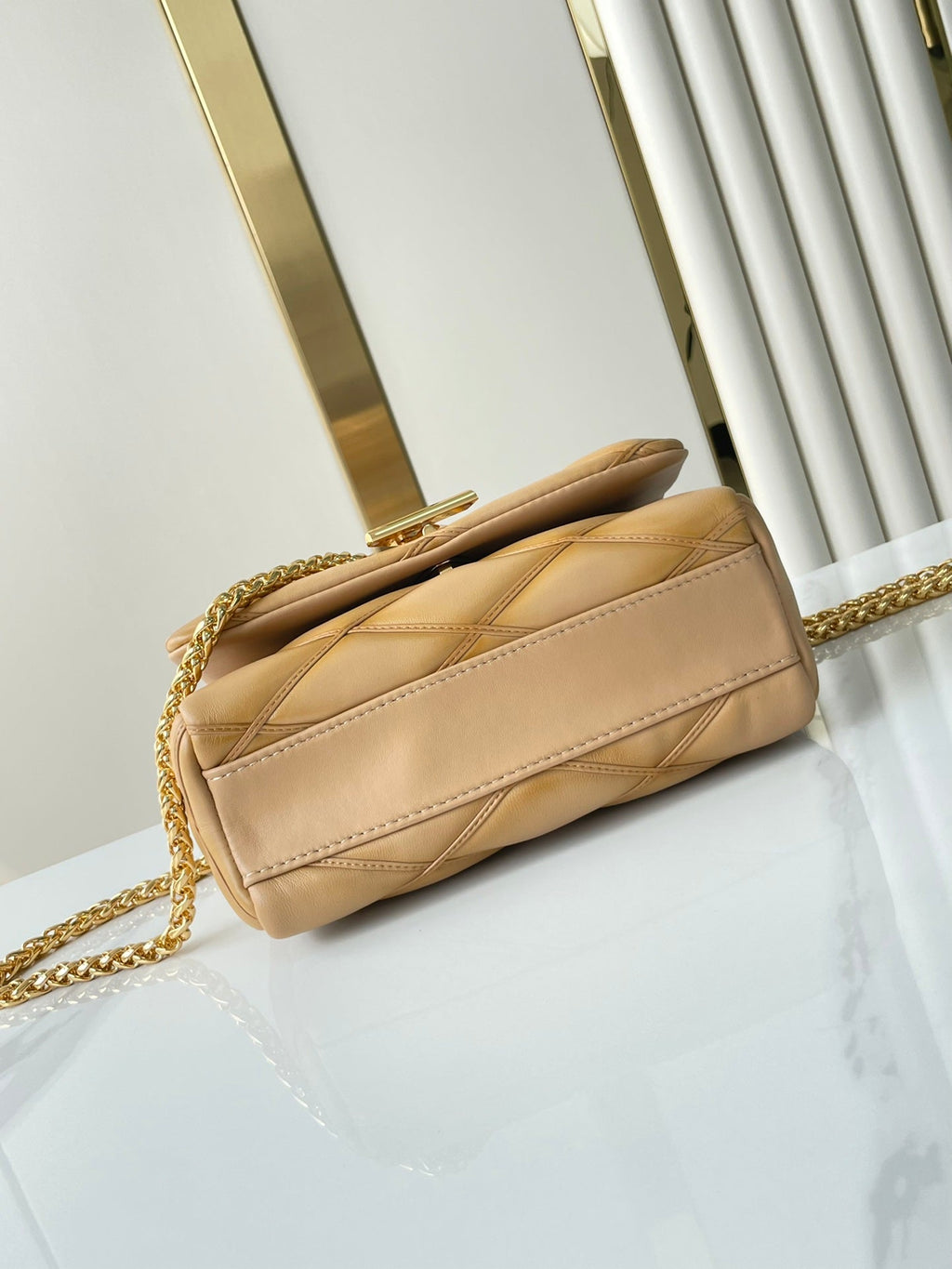 GO-14 PM 20インチ ライトフォーンキルティングラムスキン ゴールドハードウェア