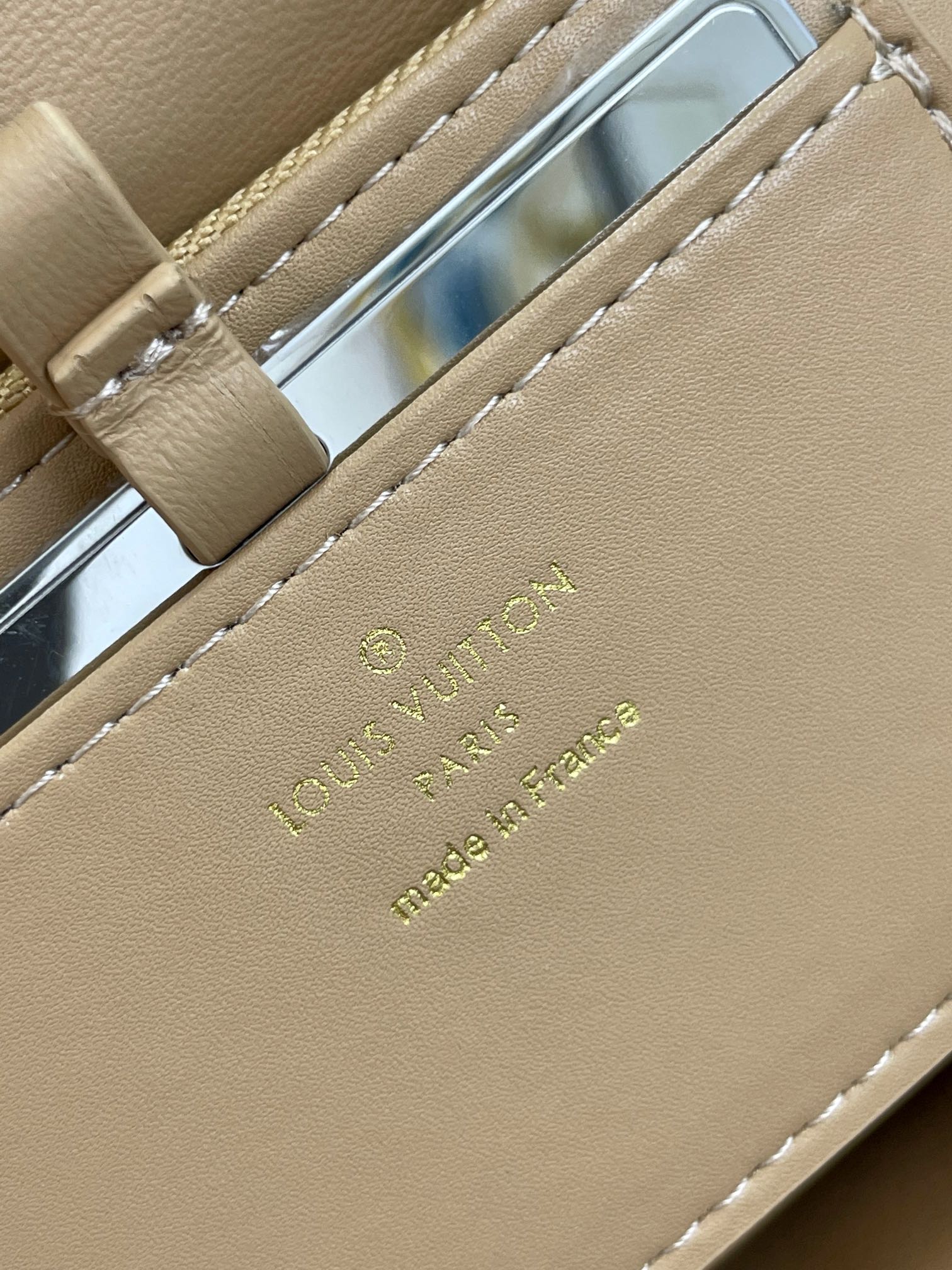 GO-14 PM 20インチ ライトフォーンキルティングラムスキン ゴールドハードウェア