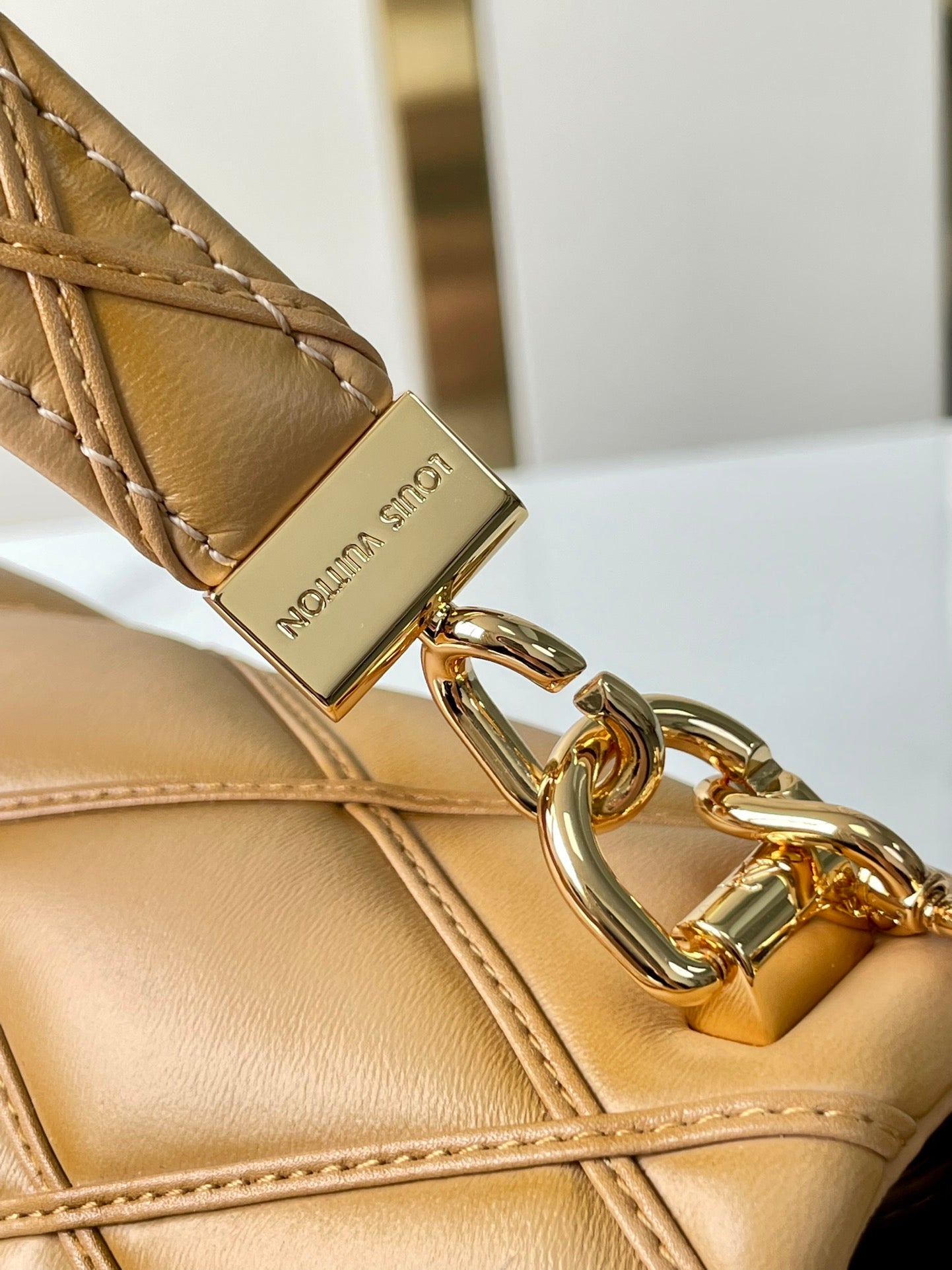 GO-14 PM 20インチ ライトフォーンキルティングラムスキン ゴールドハードウェア