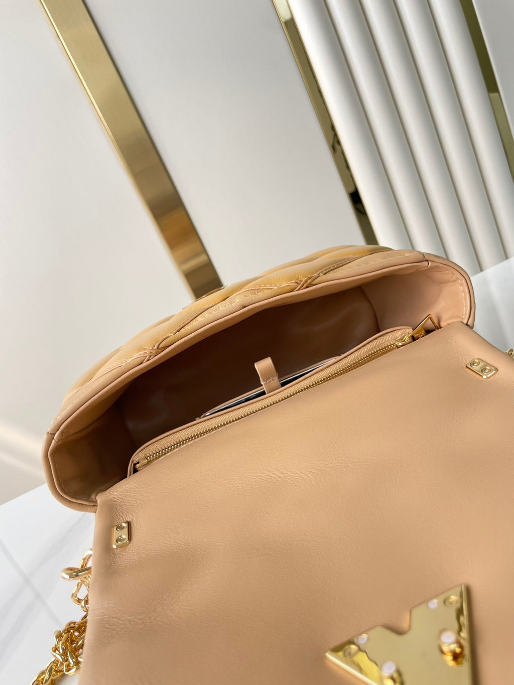 GO-14 PM 20インチ ライトフォーンキルティングラムスキン ゴールドハードウェア