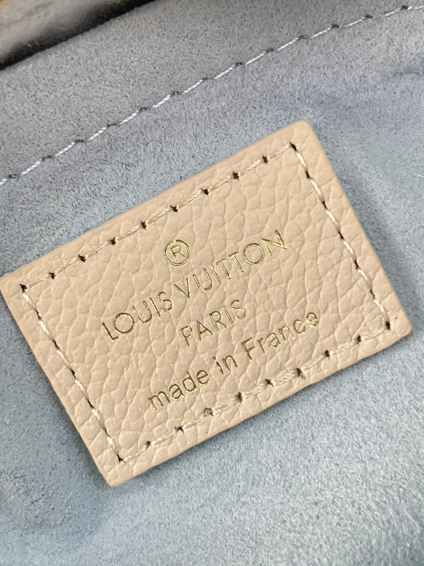 ONTHEGO 25インチ クリームブルー カーフスキン ゴールドハードウェア