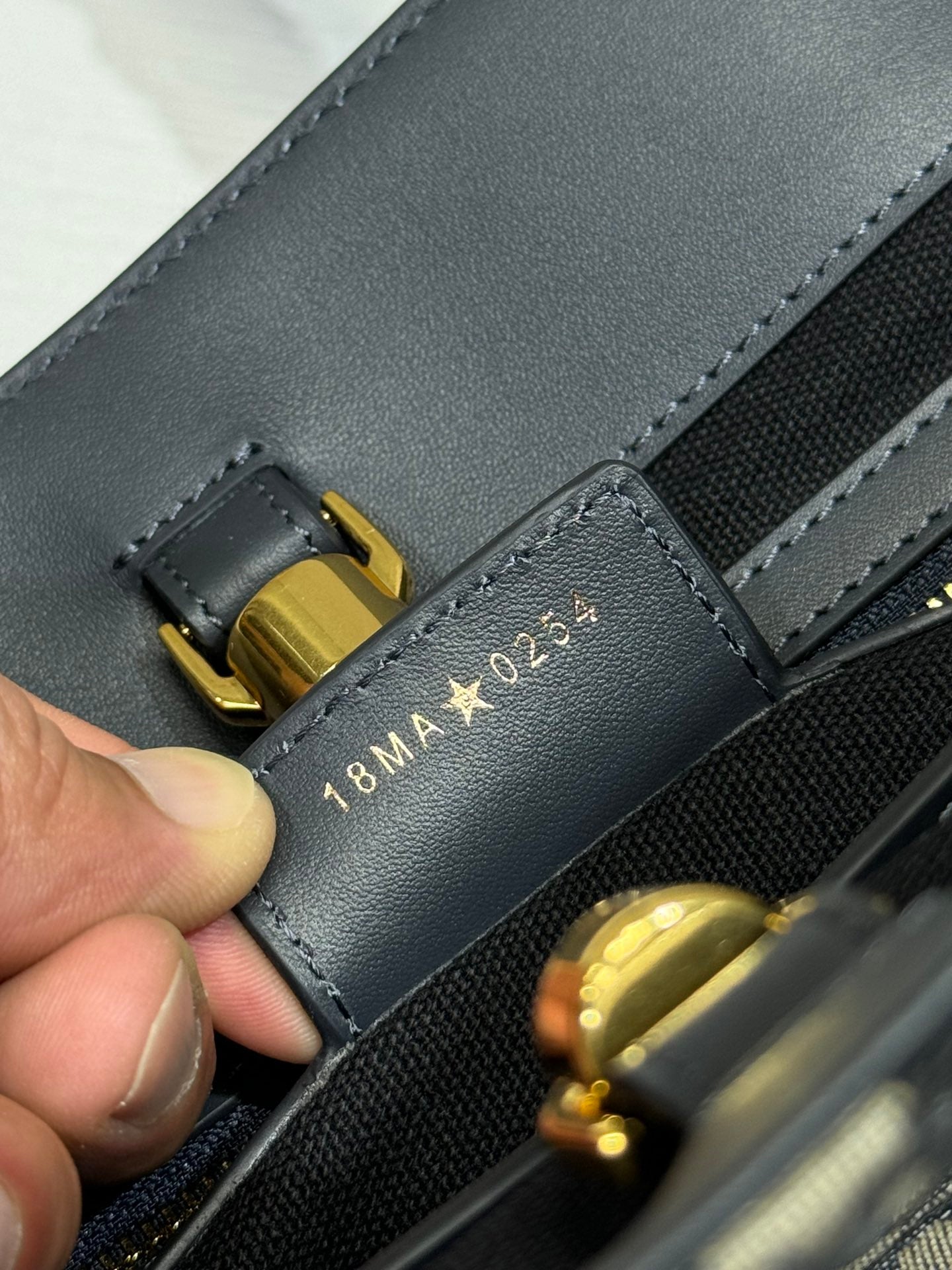 ミディアム 37 トゥジュール バッグ（ブラック モノグラム デニム）