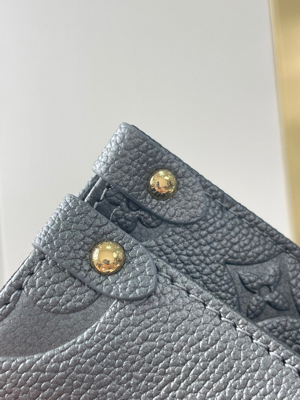 オンザゴー PM 25 ガンメタルエンボスカーフスキン