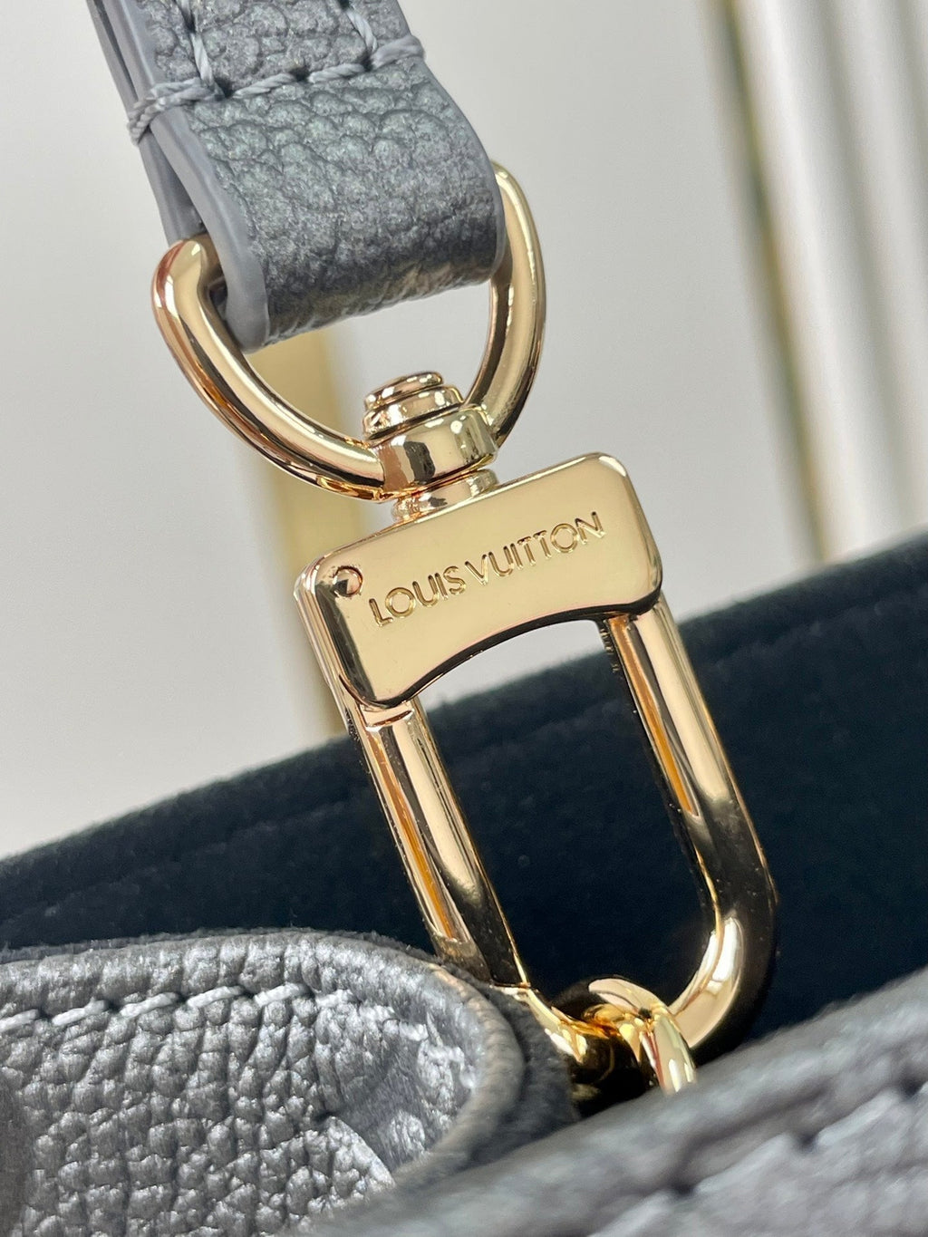 オンザゴー PM 25 ガンメタルエンボスカーフスキン