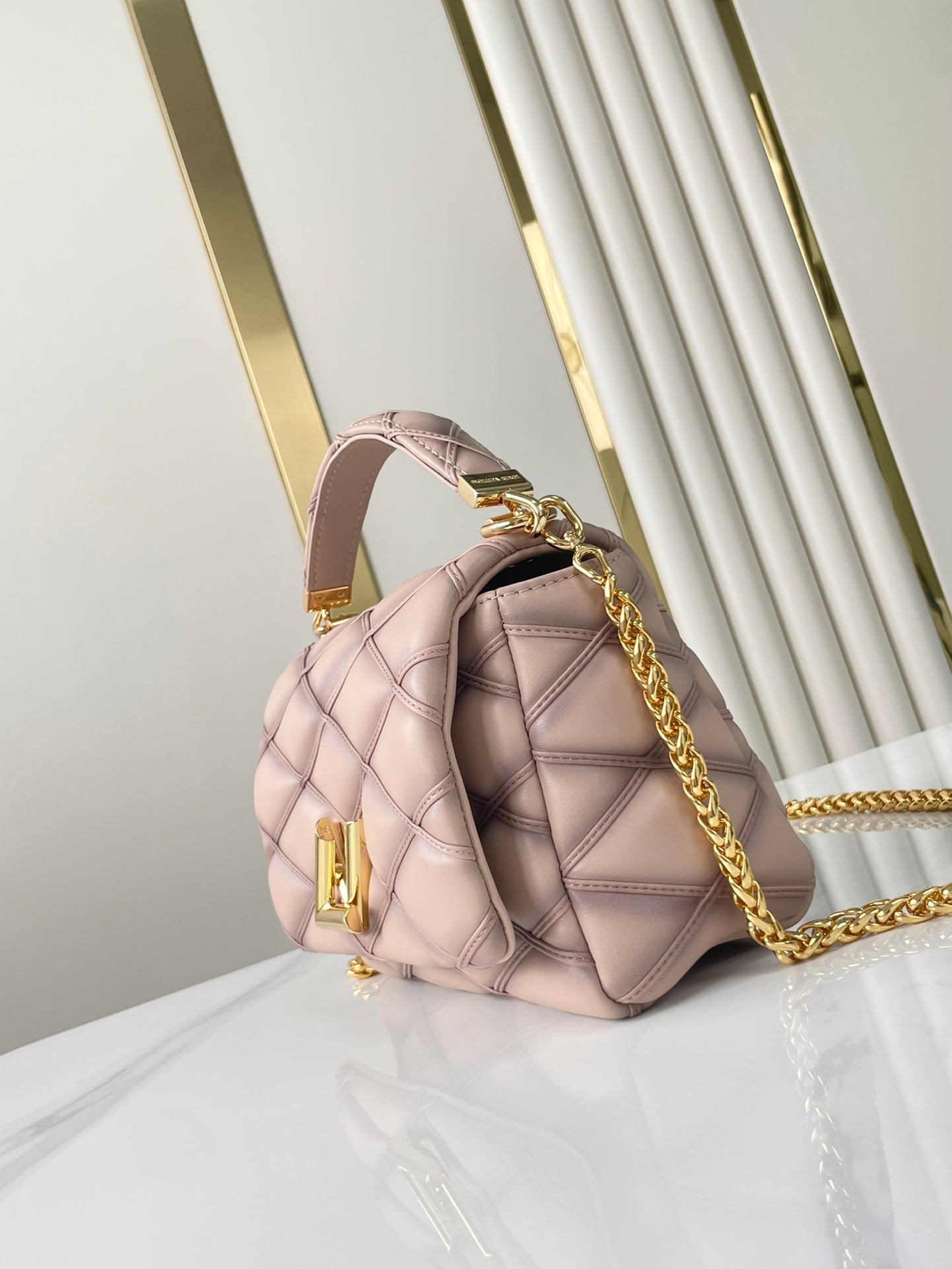 GO-14 MM 23インチ ライトピンク キルティングラムスキン ゴールドハードウェア