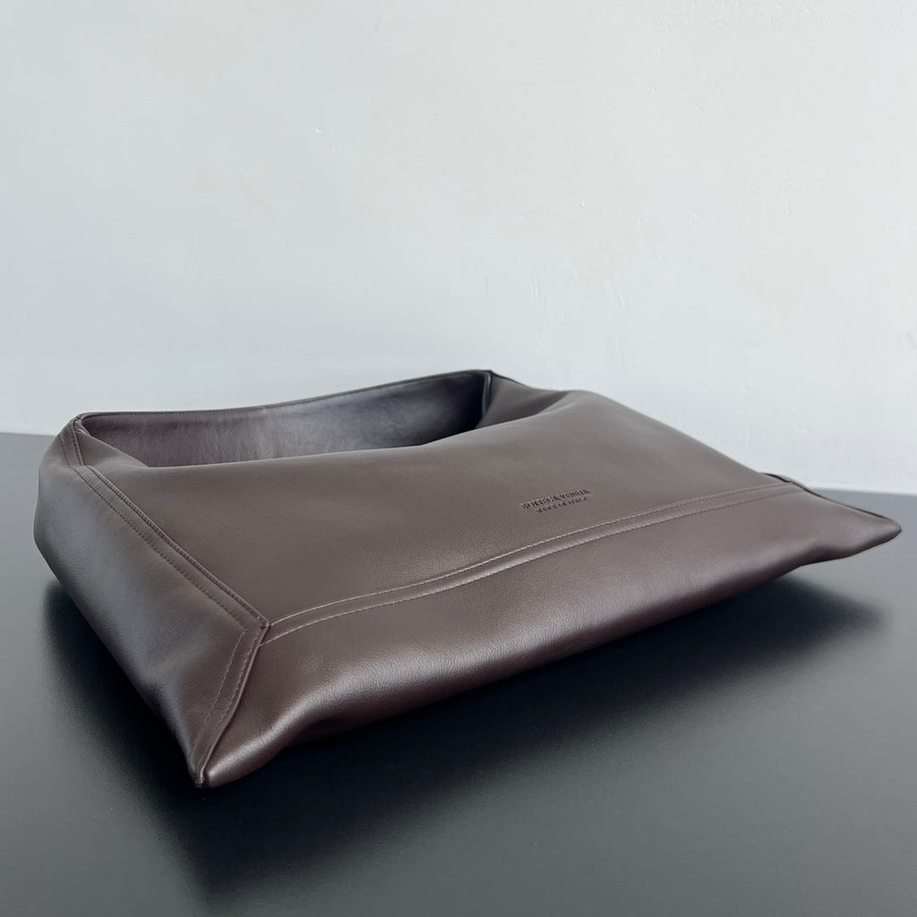 LARGE HOP 46 IN CHOCOLATE LAMBSKIN