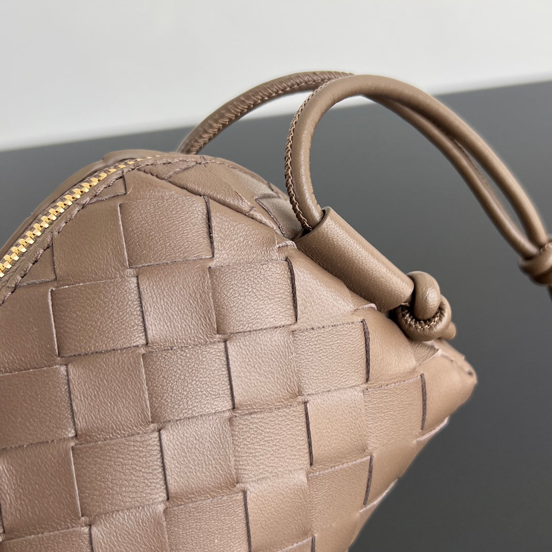 CONCERT POUCH 18 IN MEDIUM BROWN LAMBSKIN