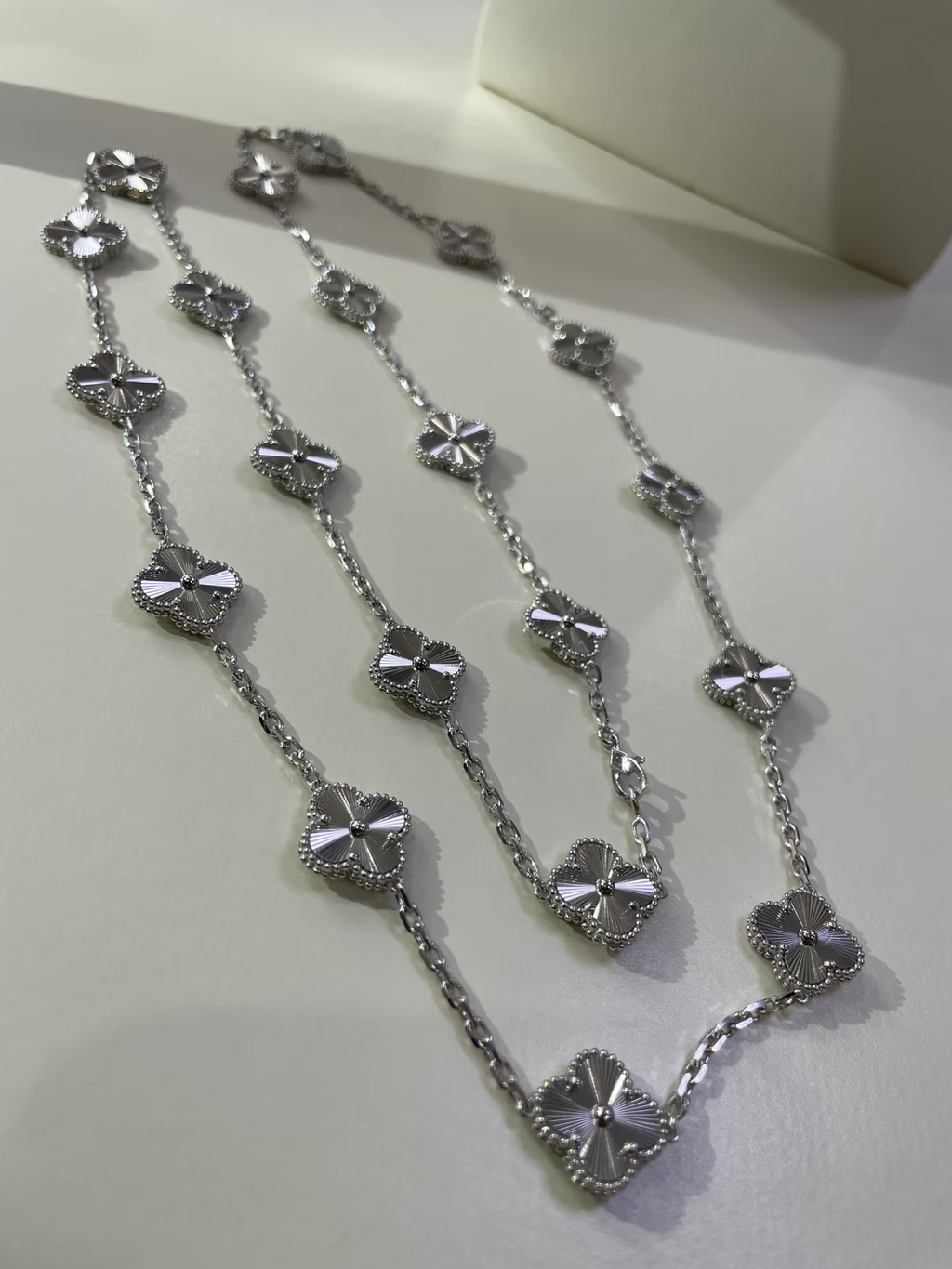 [⭐JeweliWhal]クローバー 20 モチーフ シルバー レーザー