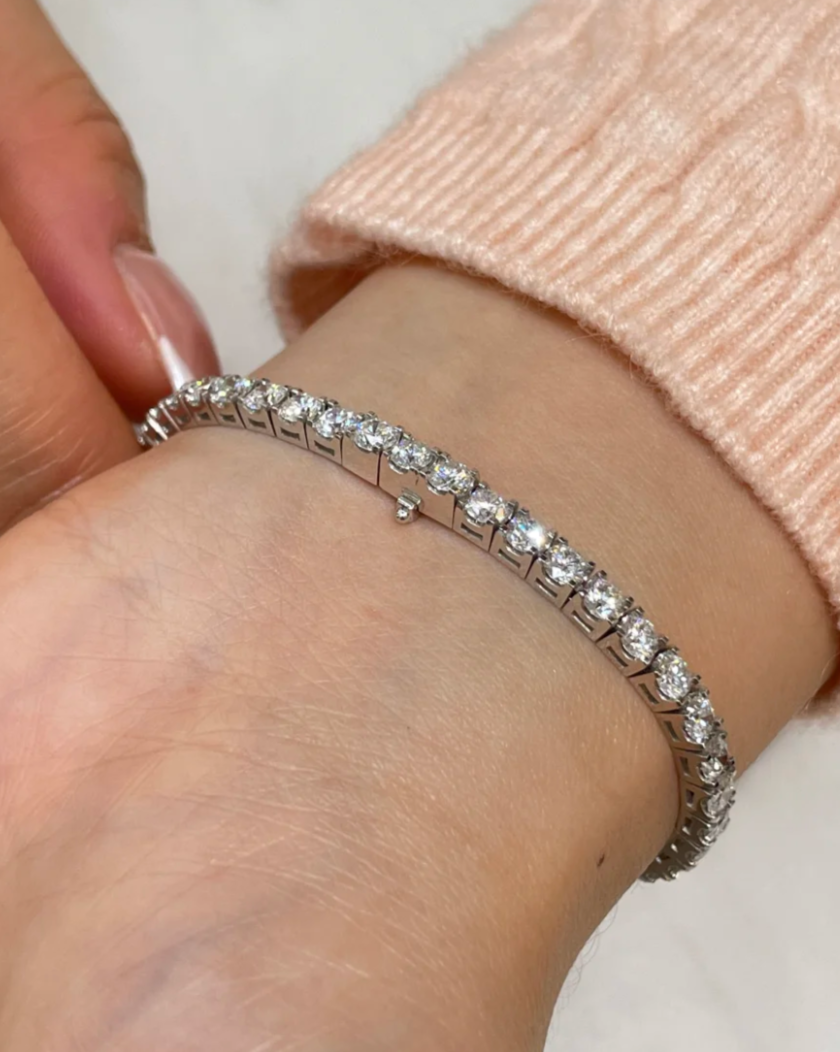 [⭐JeweliWhal]  CLASSIC BASEBALL BRACELAT, 52 DIAMOND