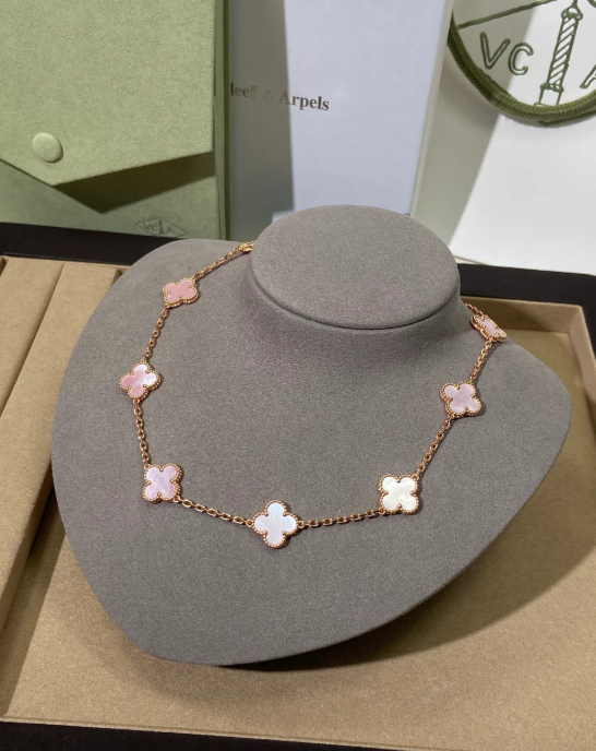 [⭐JeweliWhal Jewellery] Pink Necklace with Ten Clover Designs