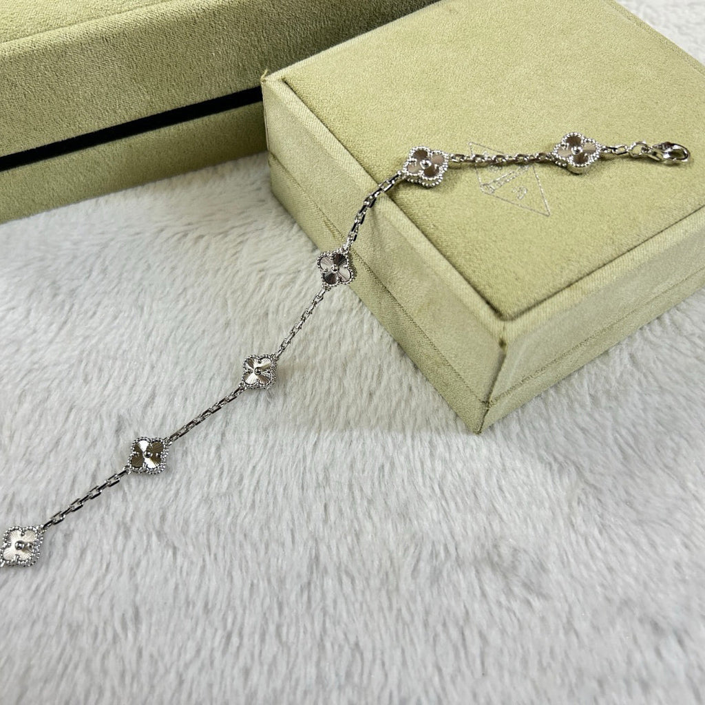 [⭐JeweliWhal]クローバー 6モチーフ ダイヤモンドブレスレット