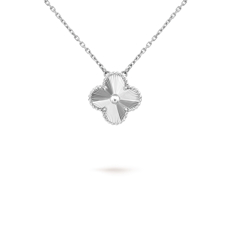[⭐JeweliWhal]CLOVER 15MM LASER NECKLACE SILVER