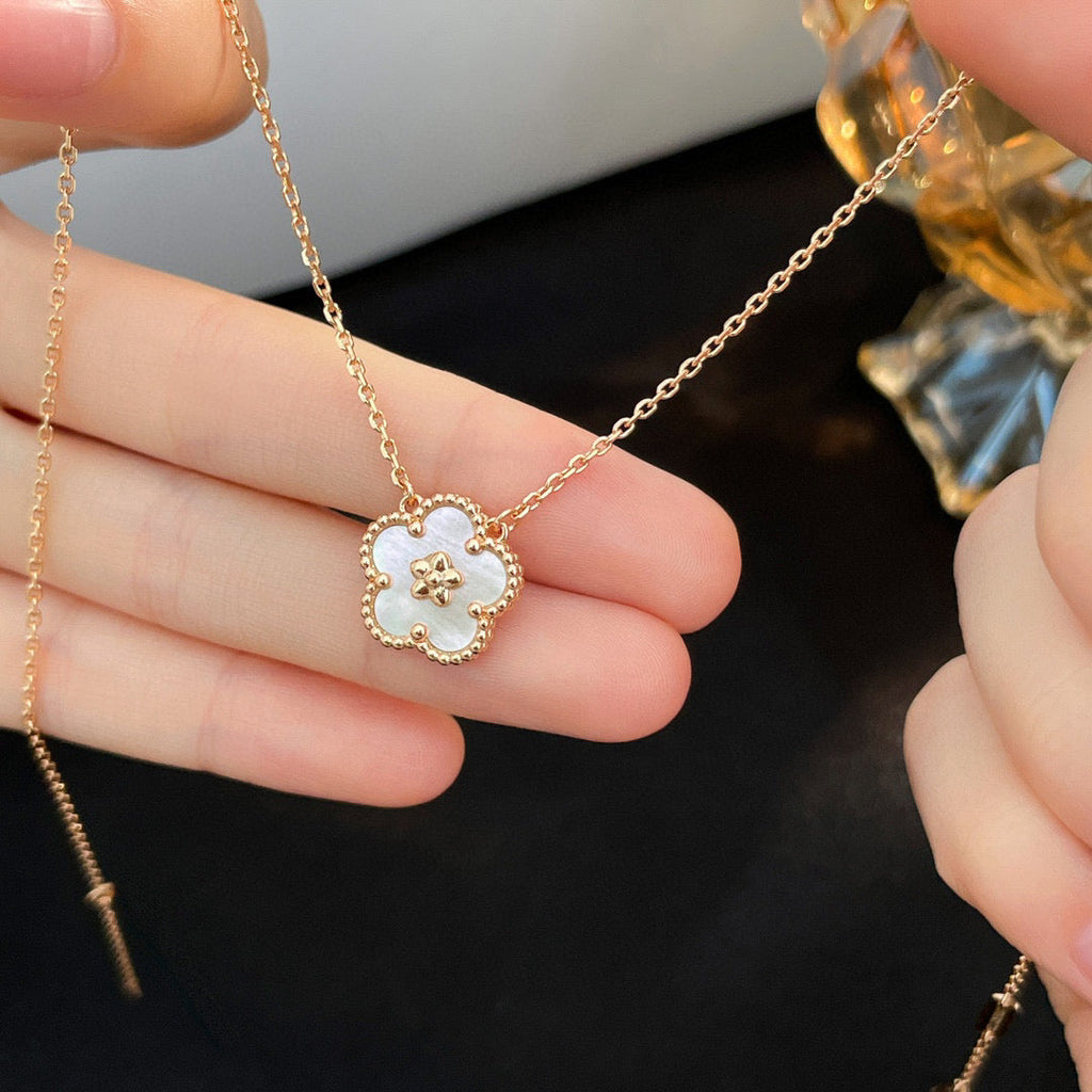 [⭐JeweliWhal]ラッキーホワイトモッププラムブロッサムネックレス