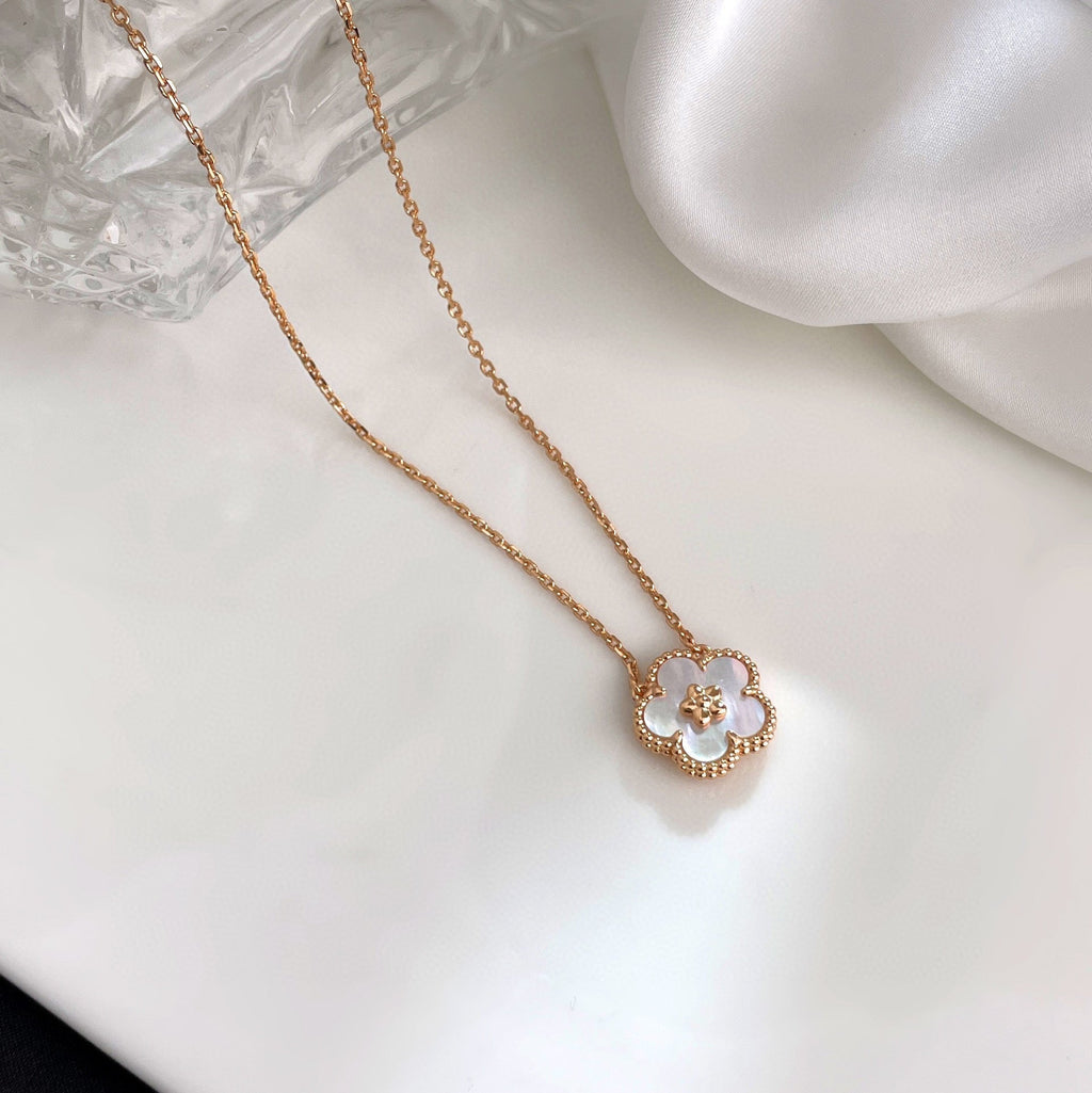 [⭐JeweliWhal]ラッキーホワイトモッププラムブロッサムネックレス