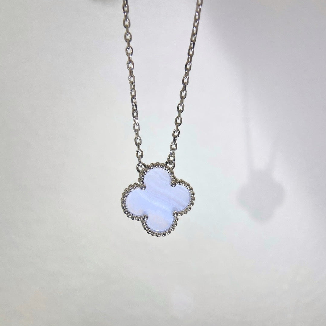 [⭐JeweliWhal]CLOVER 15MM BLUE CHALCEDONY NECKLACE SILVER