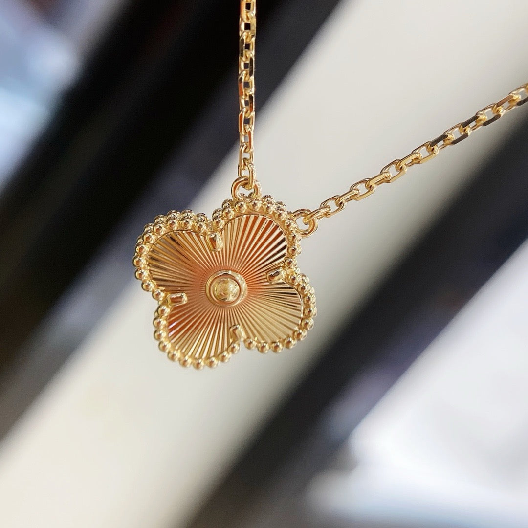 [⭐JeweliWhal]CLOVER 15MM LASER NECKLACE