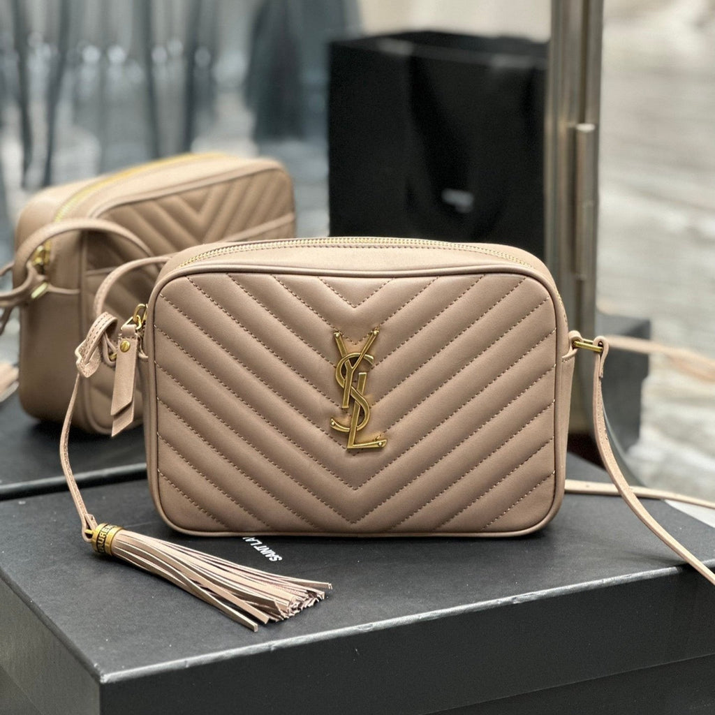 LOU 23 カメラバッグ ベージュ キルティングレザー ゴールド金具