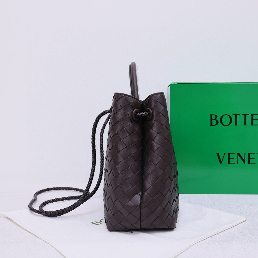 BV ミディアム アンダモ 32 ブラウン ラムスキン ゴールドハードウェア