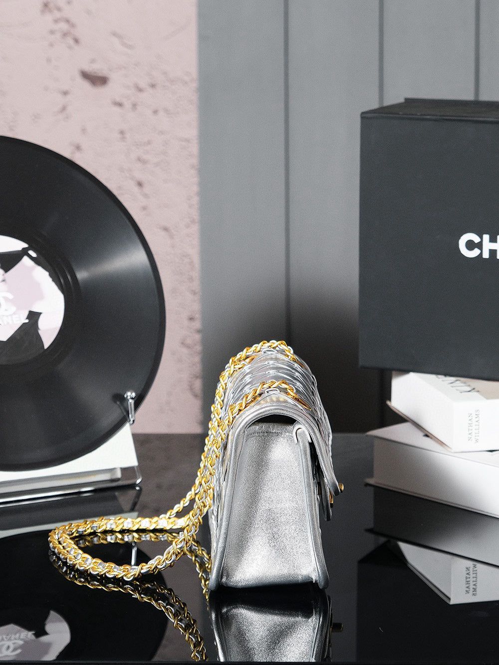 CC ミニ 20 フラップバッグ メタライズドカーフスキン ゴールドハードウェア